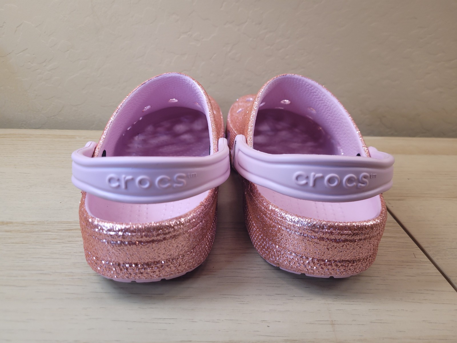 Crocs Classic Pink Glitter Baya Clogs Womens Size 10 EUC/ EXCELLENT