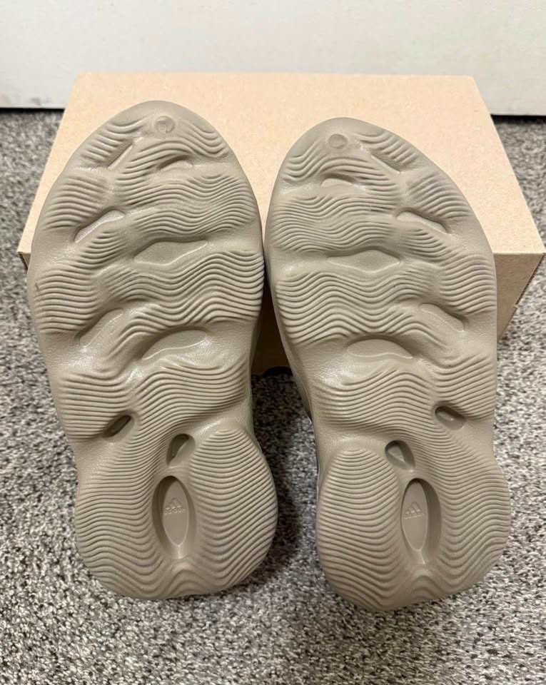 Adidas Yeezy Foam Runner “Stone Taupe” Men’s Size 10 New With Box