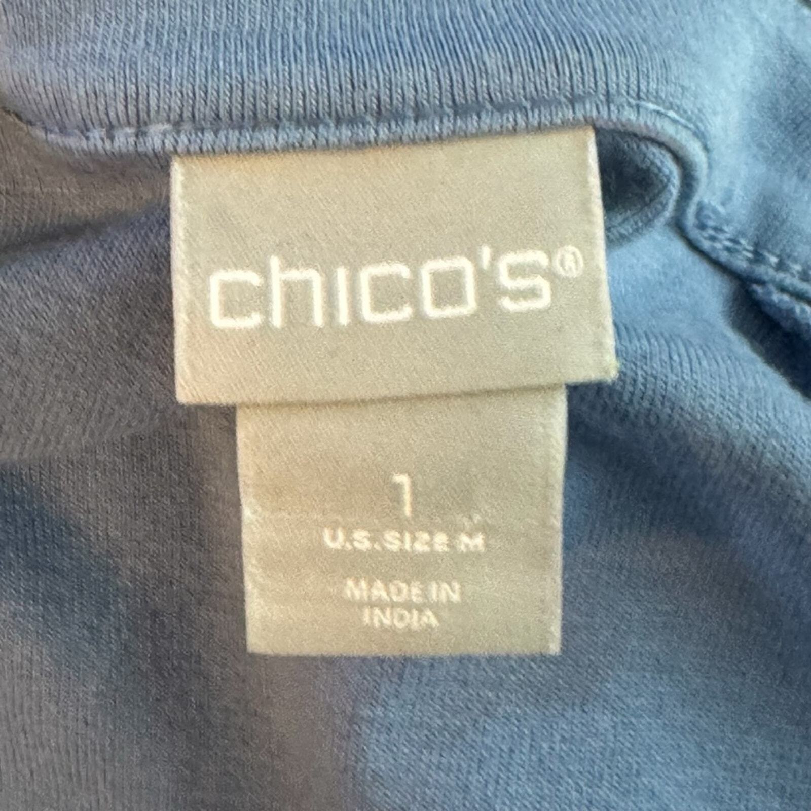 Chico’s Size 1 (Reg 8) Medium Blue Pima Cotton Long Sleeve Top w Gold “Buttons”
