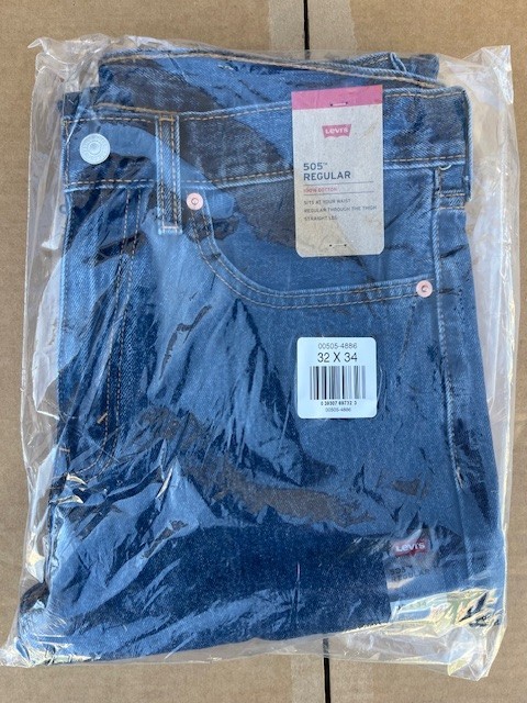 Levi’s Men’s 505 Dark Stonewash Regular Fit Straight Leg Jeans 32W 34L. NEW!!!