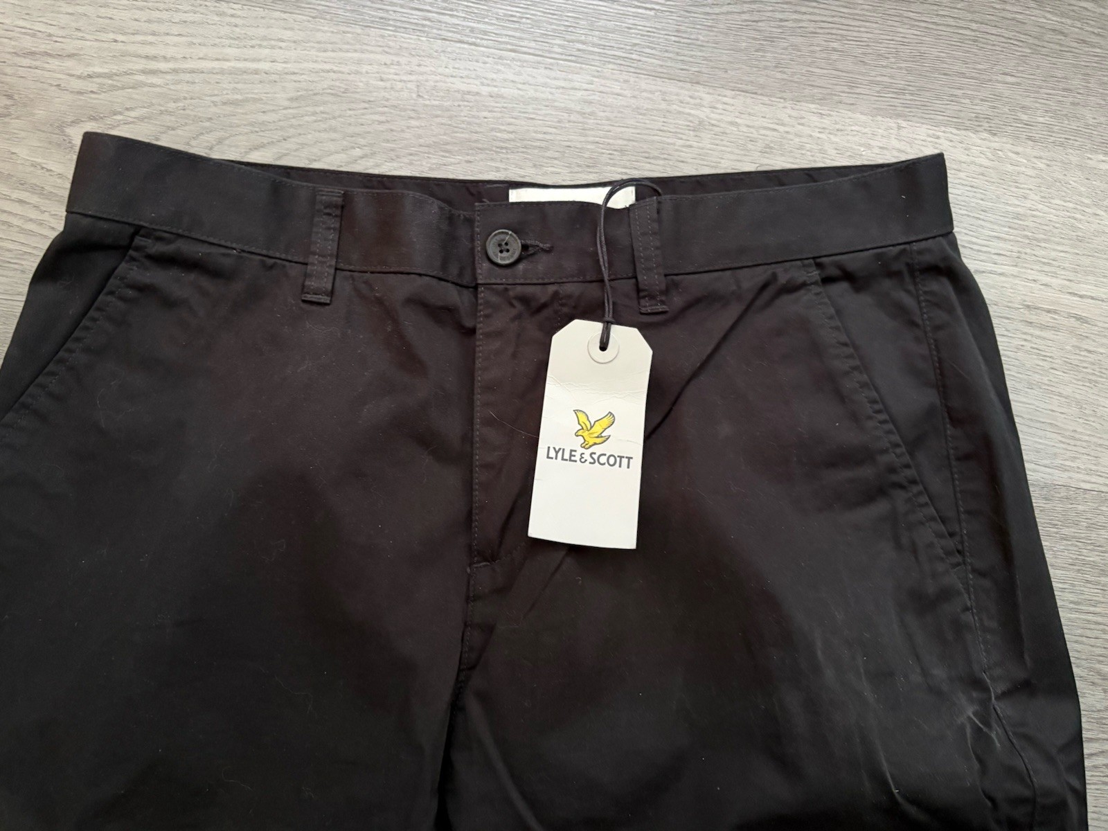 Lyle & Scott Men’s Black Relaxed Articulated Cargo Style Trousers W34 L30 BNWT