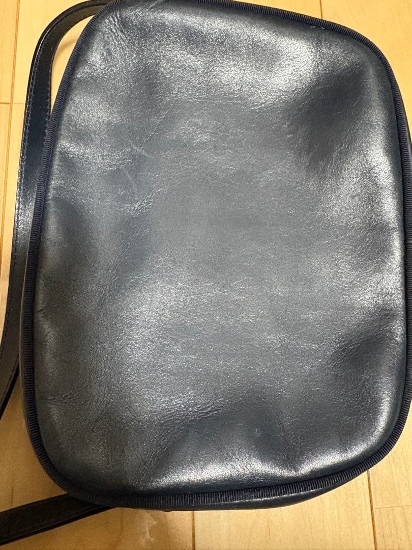 Ferragamo Navy Leather Shoulder Bag Gold Hardware 6.3×8.3×2.8in Used