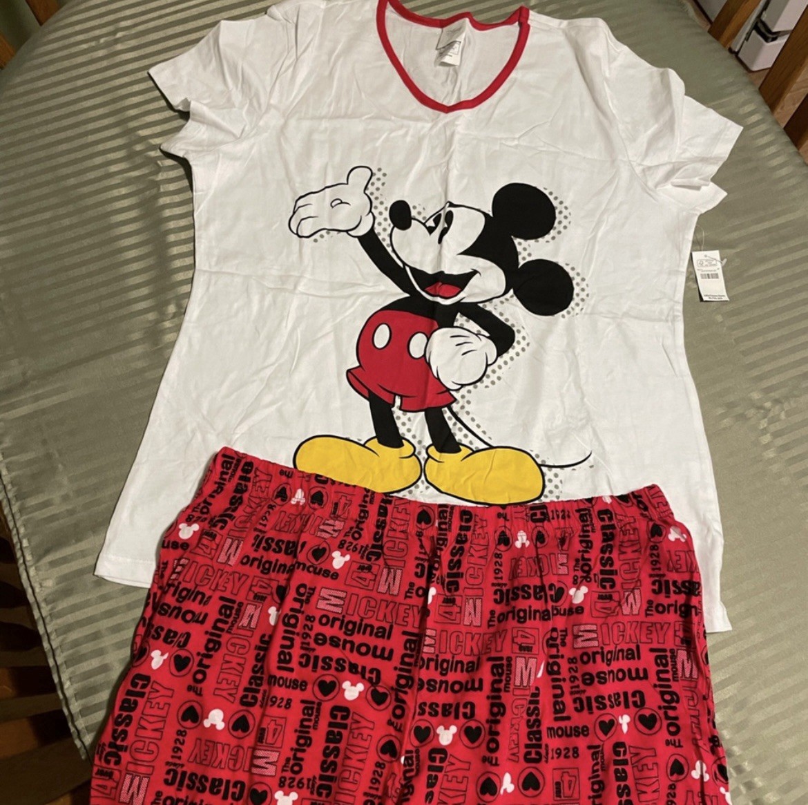 Disney Mickey Mouse Women’s XL V-Neck Tee & Shorts Pajama Set 100% Cotton