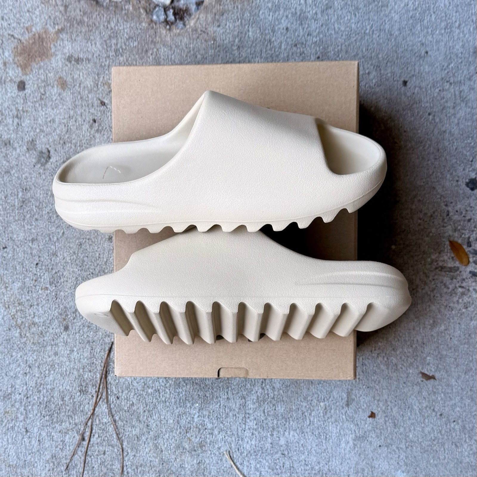 adidas Yeezy Slides ‘Bone’ 2022 FZ5897