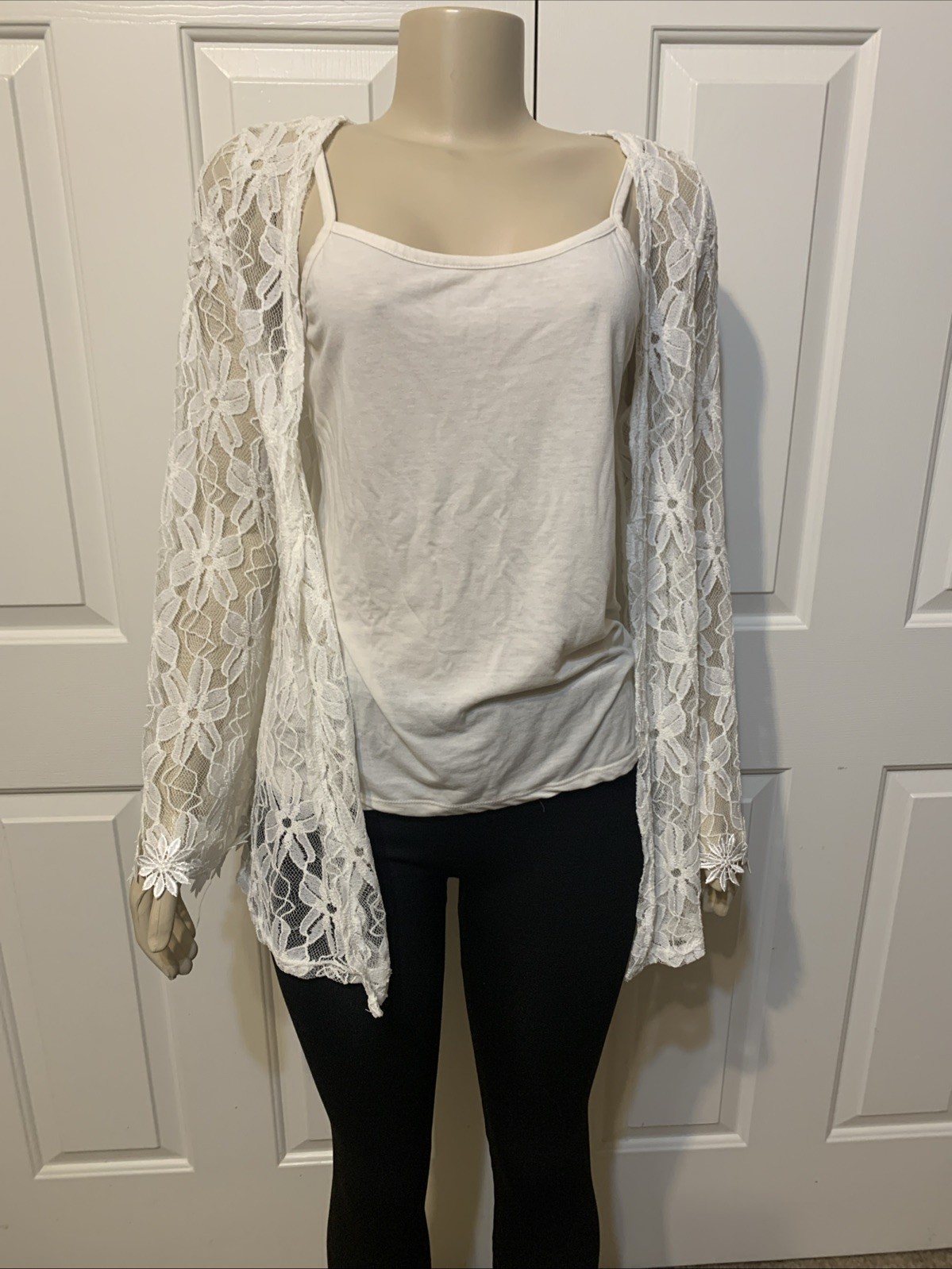 Lime n Chili Women Ivory Lace Cardigan Size Medium