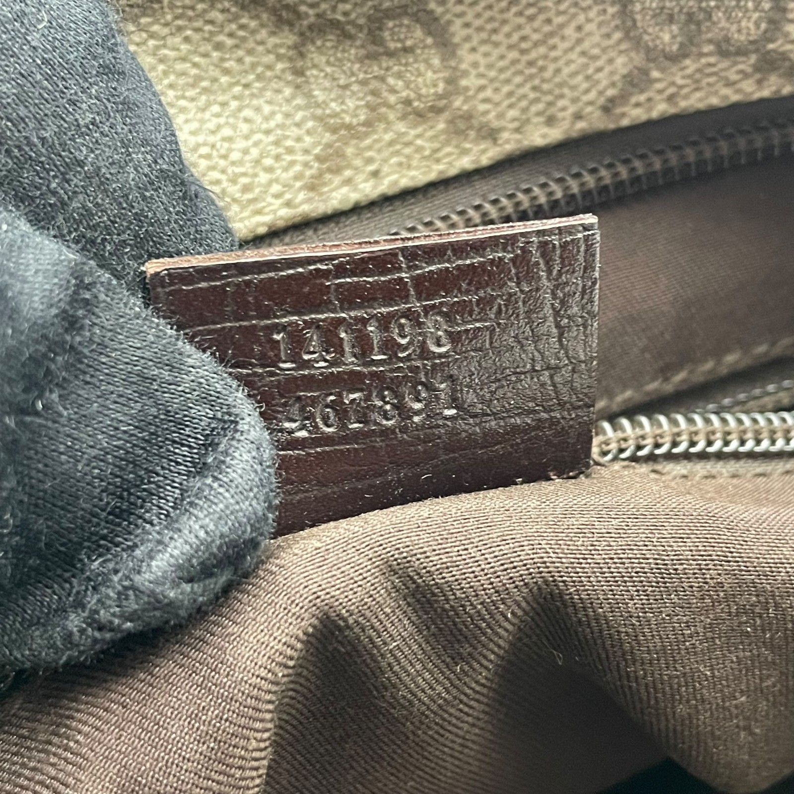 Authentic GUCCI GG Supreme Shoulder Bag PVC Leather Beige Brown Classic Men
