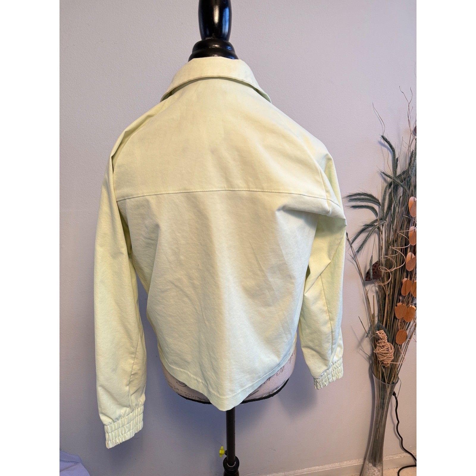 Nike Women Light Yellow Utility Jacket Button Snap Zip Pockets Sportswear Size S