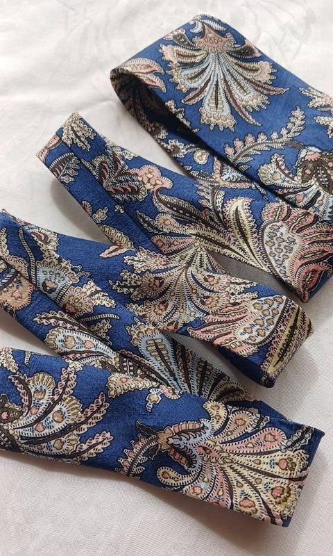Yves Gerard for Herren Globus 100% Silk Tie Blue Paisley Floral Italy Vintage