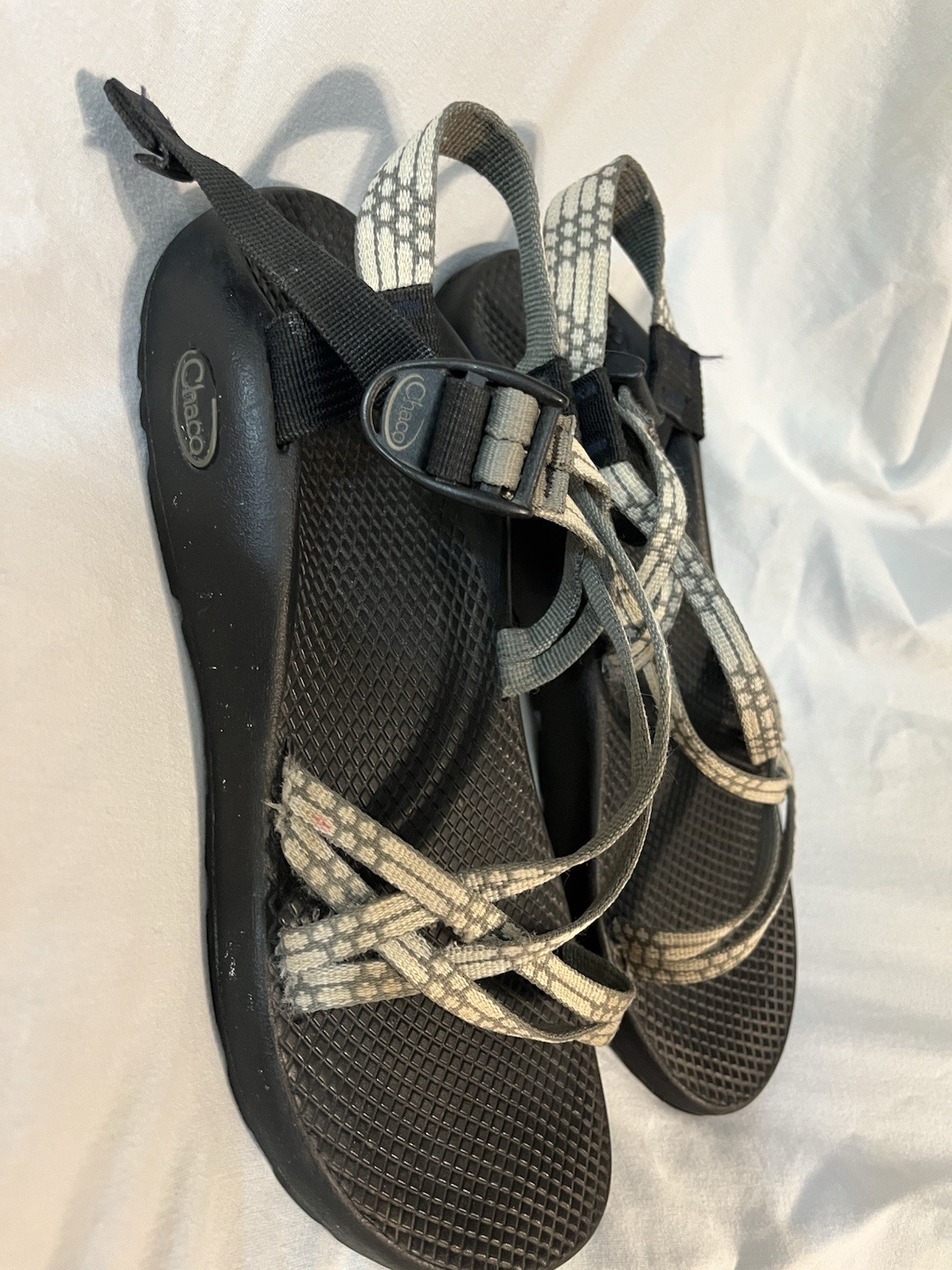 Chaco Womens Size 10 Sandals With Toe Strap, Gray And Cream Neutral Color