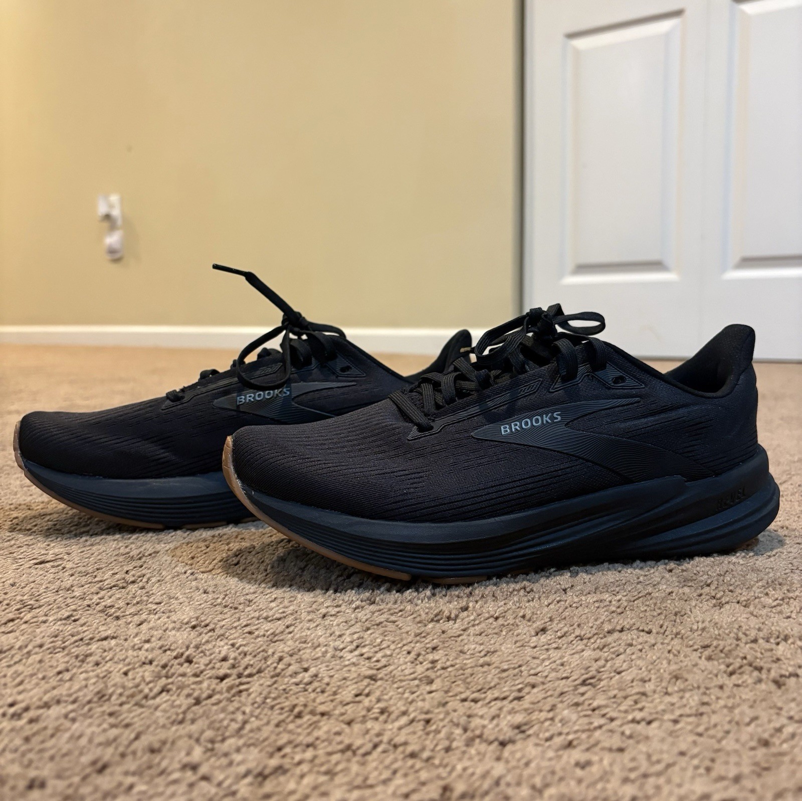 Brooks Revel 8 Black/Black “Black Gum” Men’s Low Top Mesh Lace-Up Sneakers