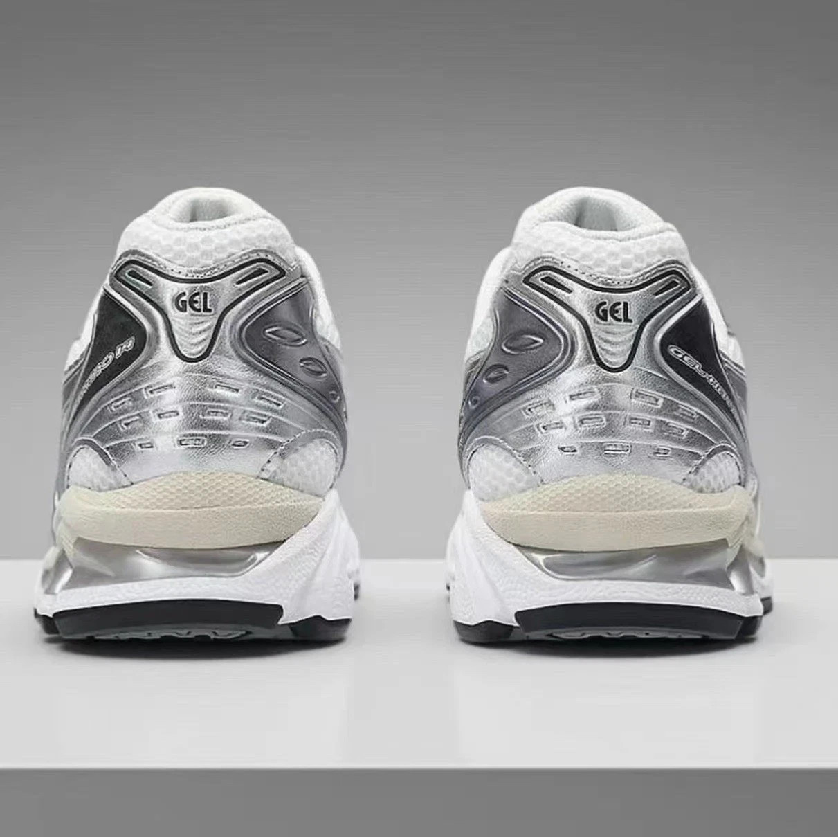 ASICS Gel-Kayano 14 White、Graphite1203A537-110 Men’s|Order a half size larger