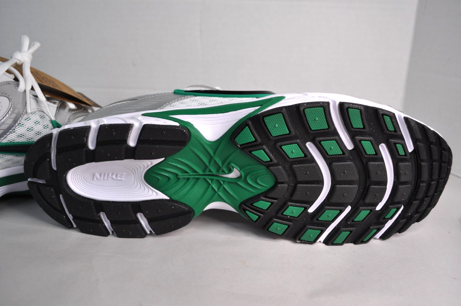 Nike V5 RNR White Malachite Green HJ5228-100 Men’s Size 13 New NWT