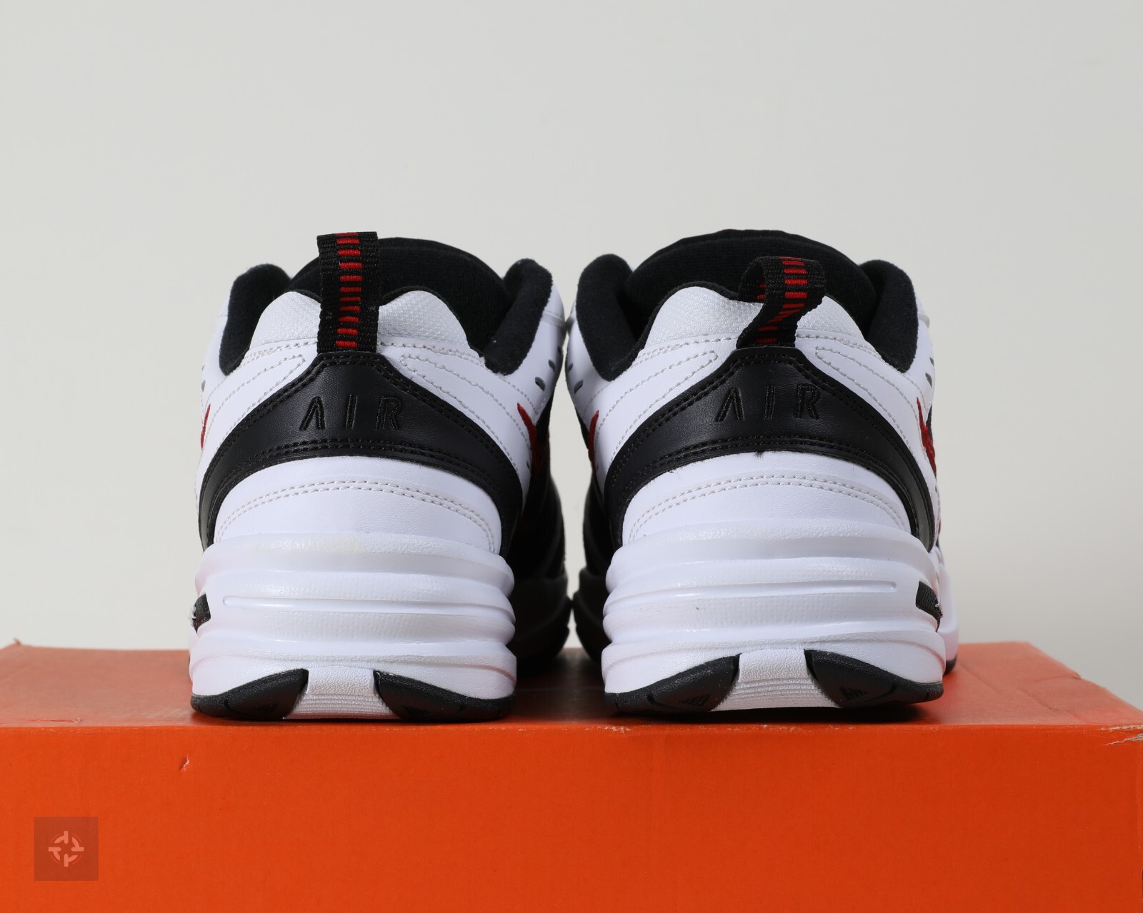 Nike Air Monarch IV White Red Black Walking Shoes Men’s Size 6-7 4E (416355-101)