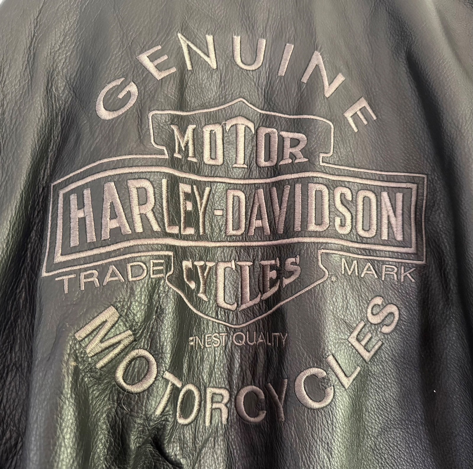 Harley Davidson Leather Jacket & Embossed Geniune back XL Men’s Sept 2009 tag