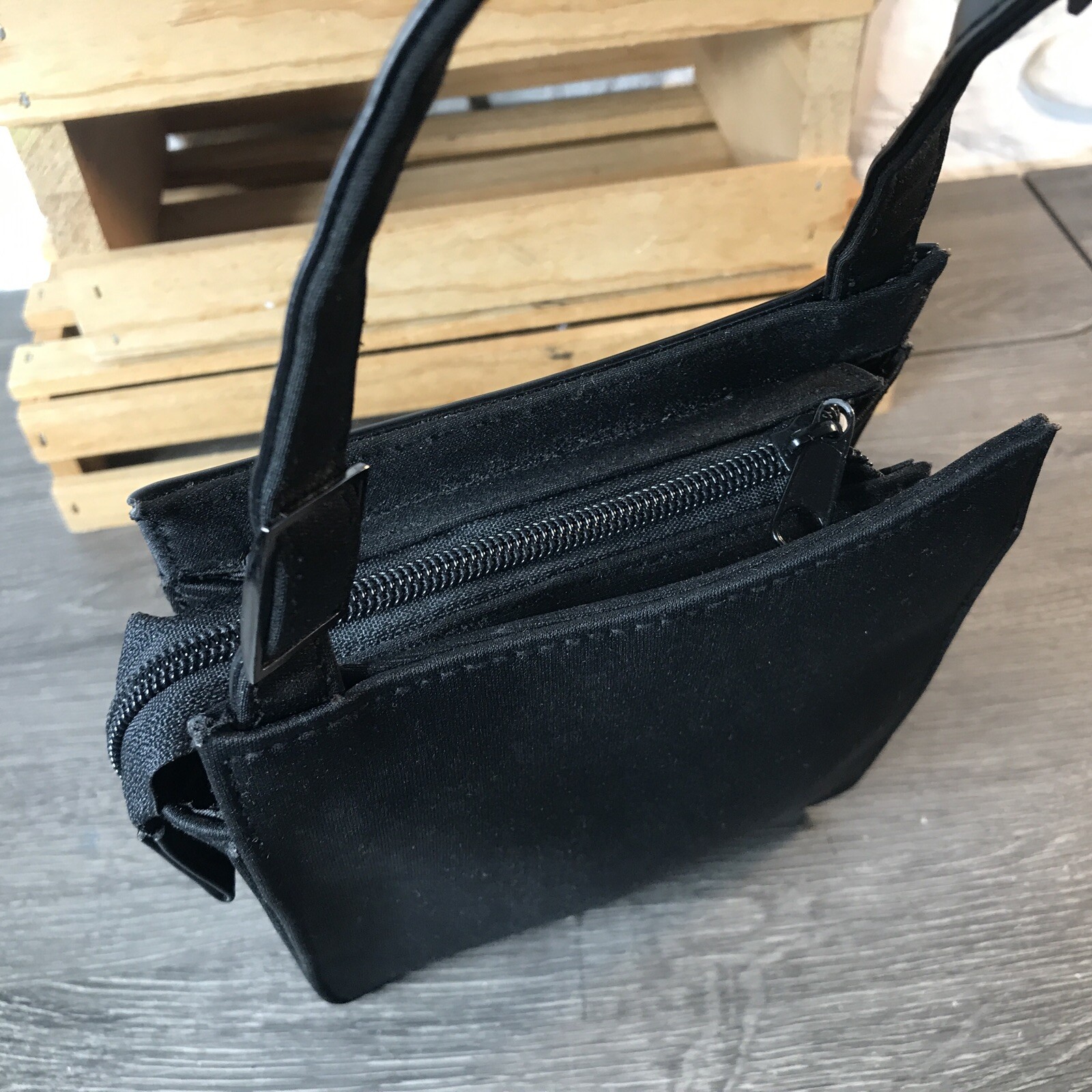 Kenneth Cole Reaction Black Canvas Nylon Logo Zip Crossbody PreOwned EUC