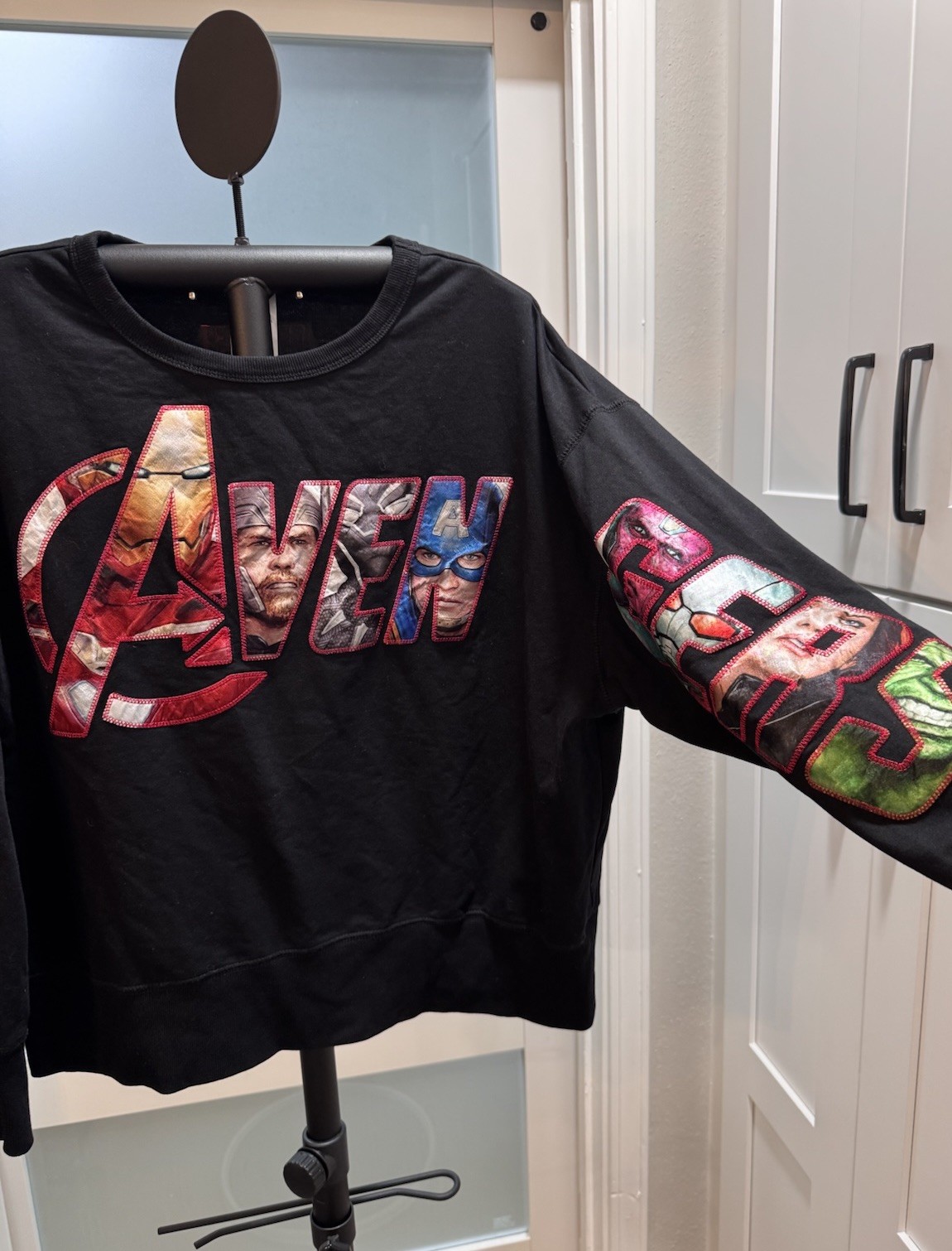 Disney Marvel Avengers Sweatshirt Women Large Spell out Thor Captain America
