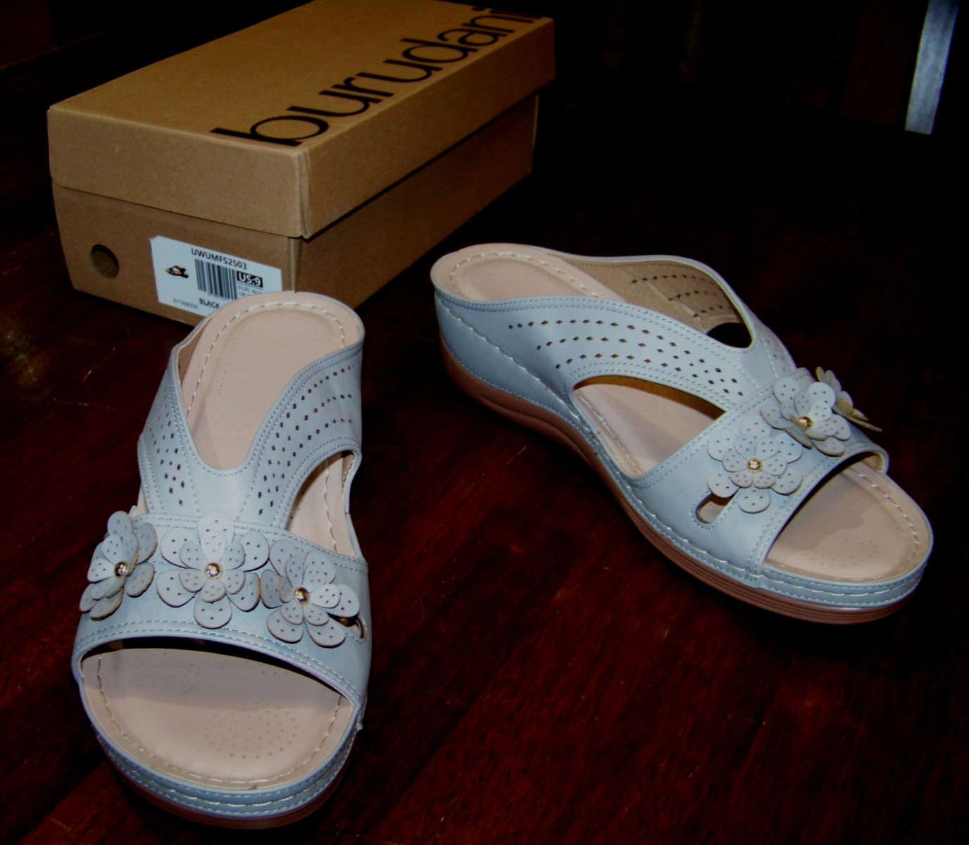 Women’s Burudani Slip-On Sandal Shoes – Size 9