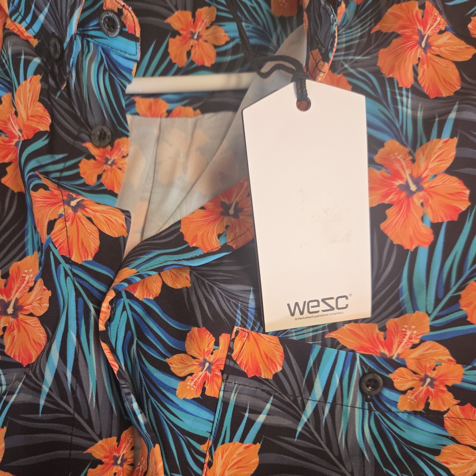 WESC Hawaiian Floral Shirt Men’s XXL Sweden Beach Pocket Comfort Cruise Unisex