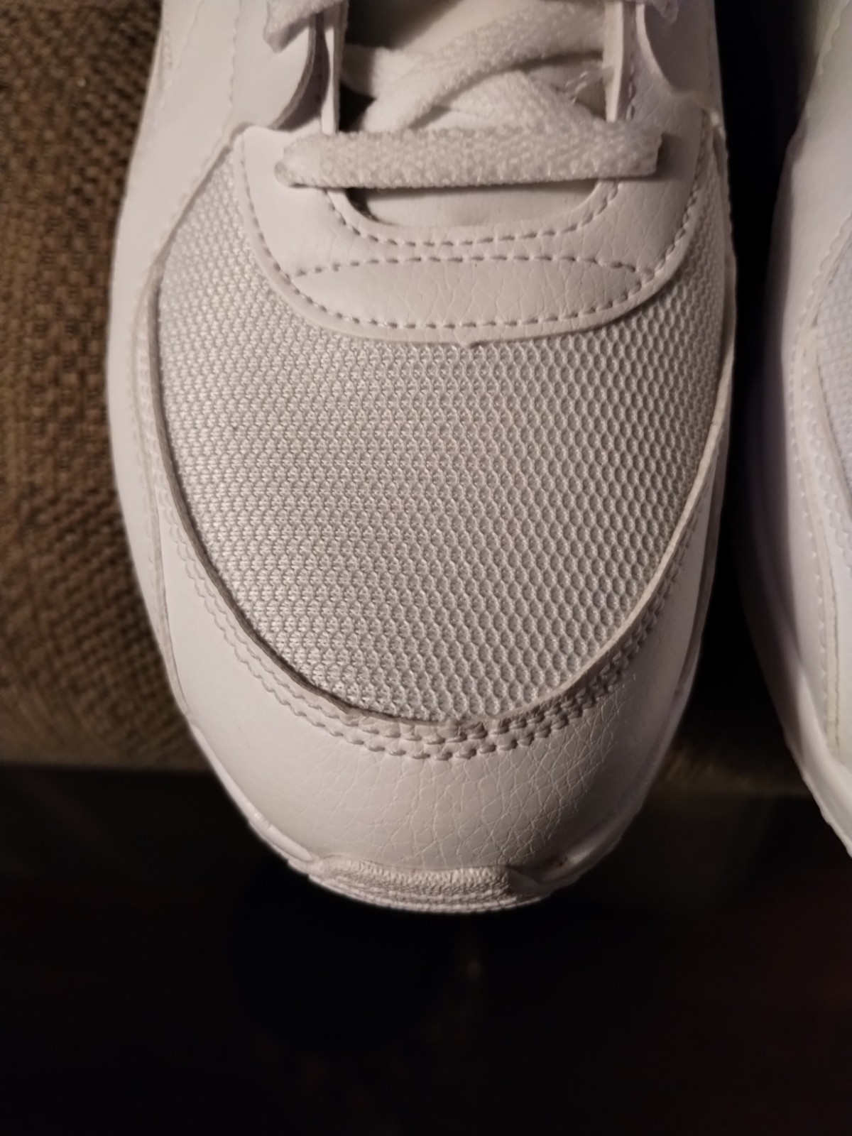 NIKE AIR MAX EXCEE TRIPLE WHITE LEATHER / MESH SHOES WOMENS SIZE 8.5