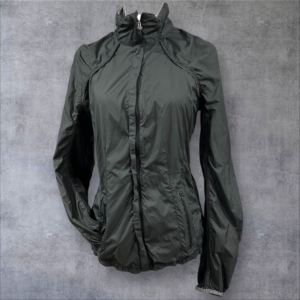 Lululemon Run Essential Jacket Black / Anthracite Grey Sz 6