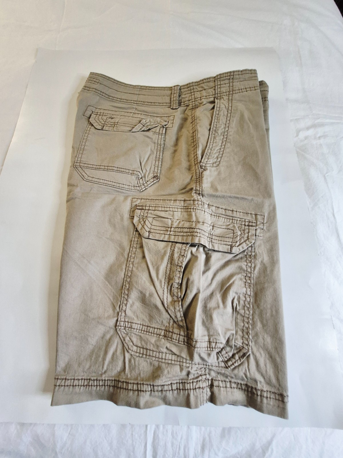 UNIONBAY Men’s Cargo Shorts Tan Color 98% Cotton Size 38, NWT