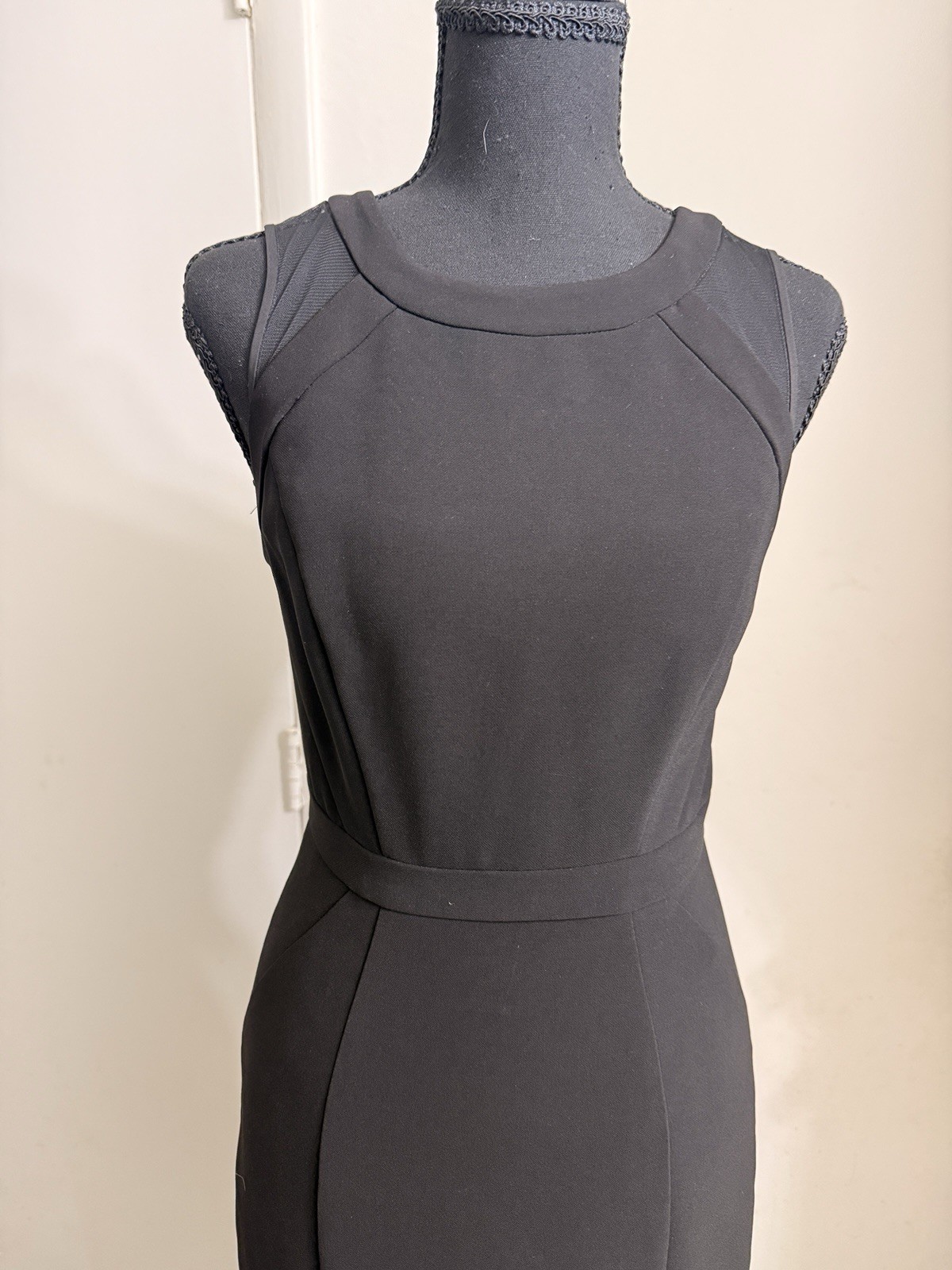 White House Black Market Black Sheath Dress Sleeveless Round Neck Knee 00