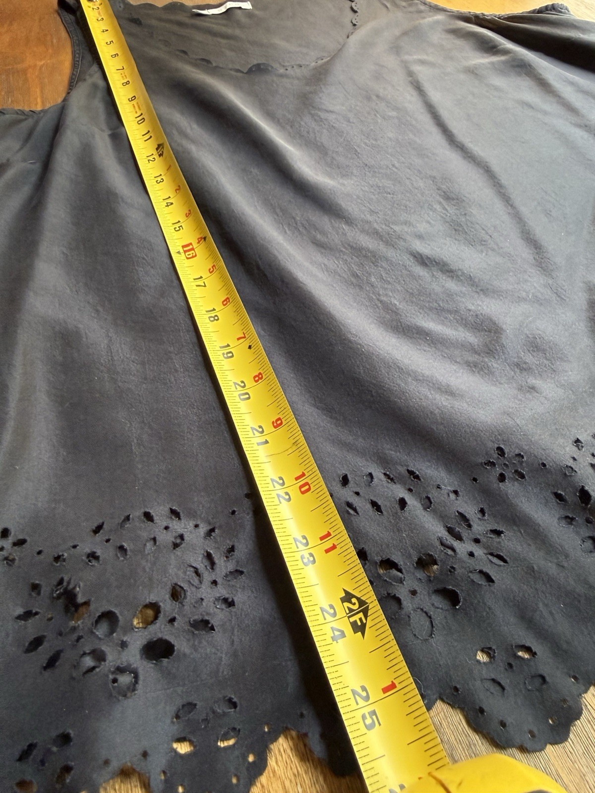 Hinge Women’s Black Sleeveless Scoop Neck Tank Top Eyelet Scalloped Hem M
