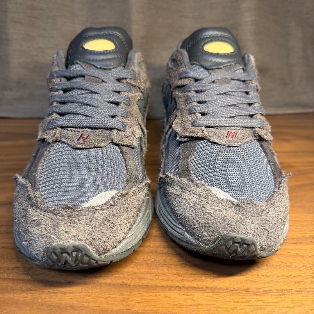 Men 9.5US Newbalance M2002Rdb Phantom