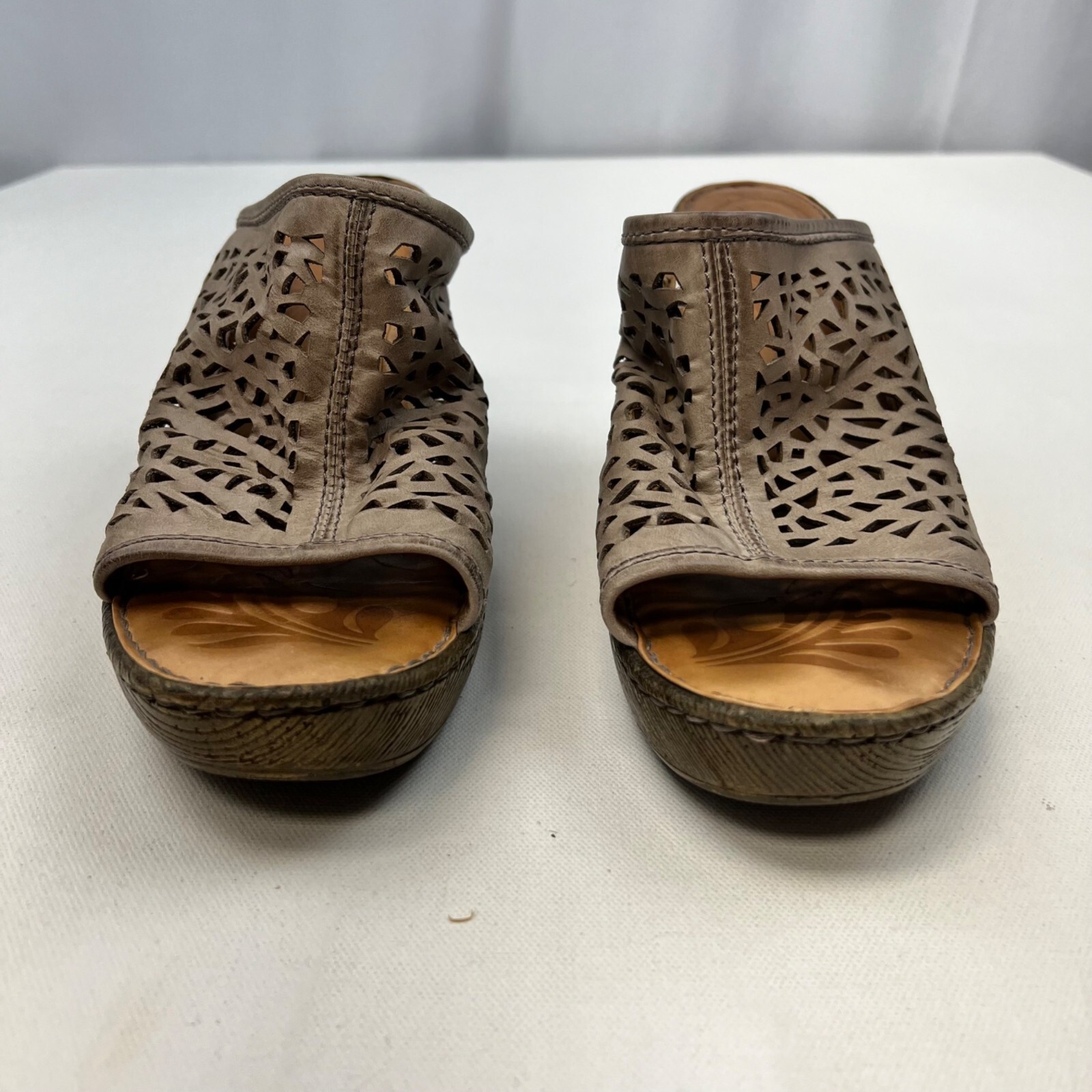 Born Kismet Heel Sandal Women’s Size 11 Beige Leather Cut Outs Slide On Open Toe