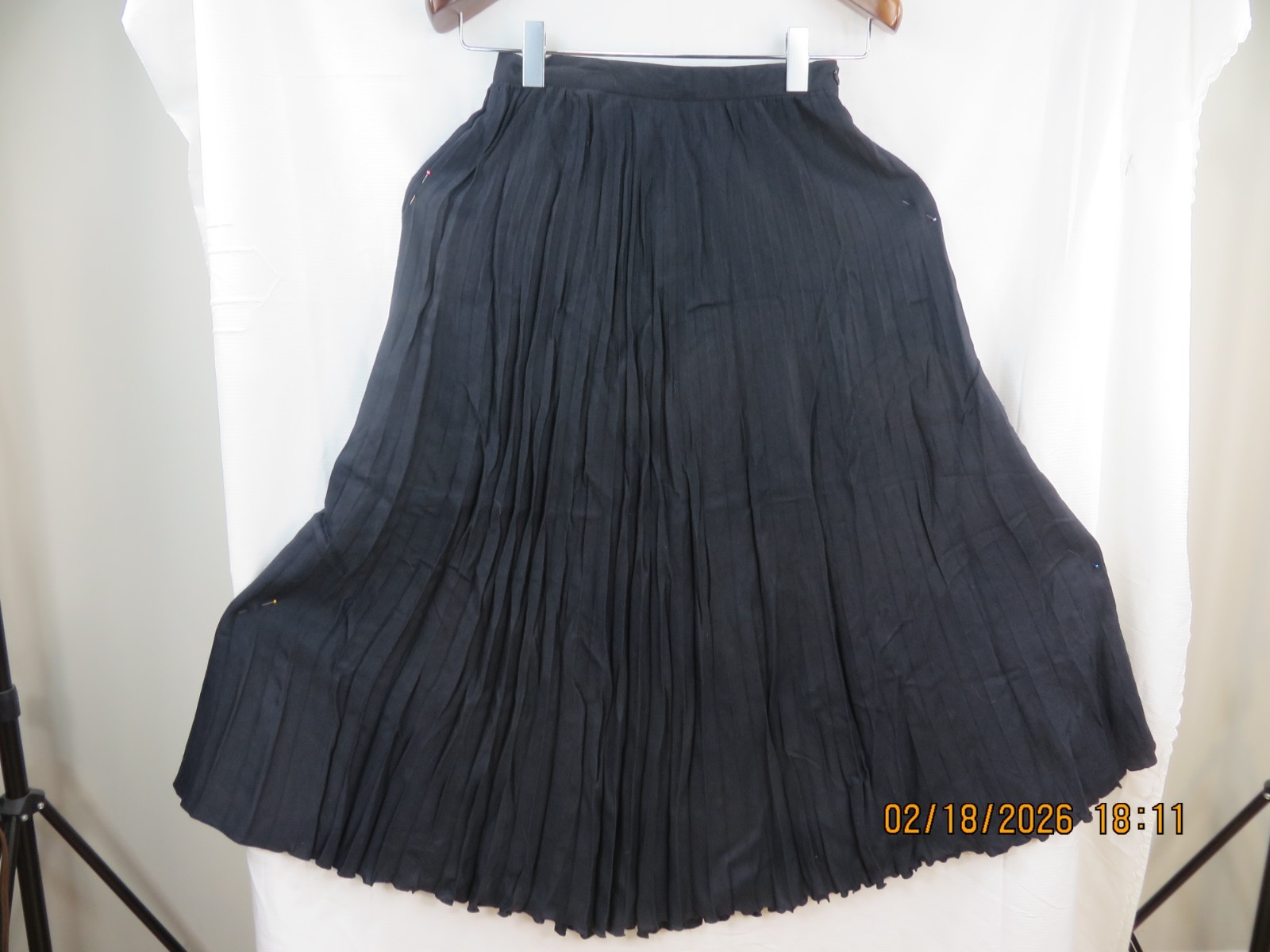 TWEEDS SZ 10 Rayon/Wool Charcoal Crinkled-Crushed Woven Fabric Wide Long Skirt