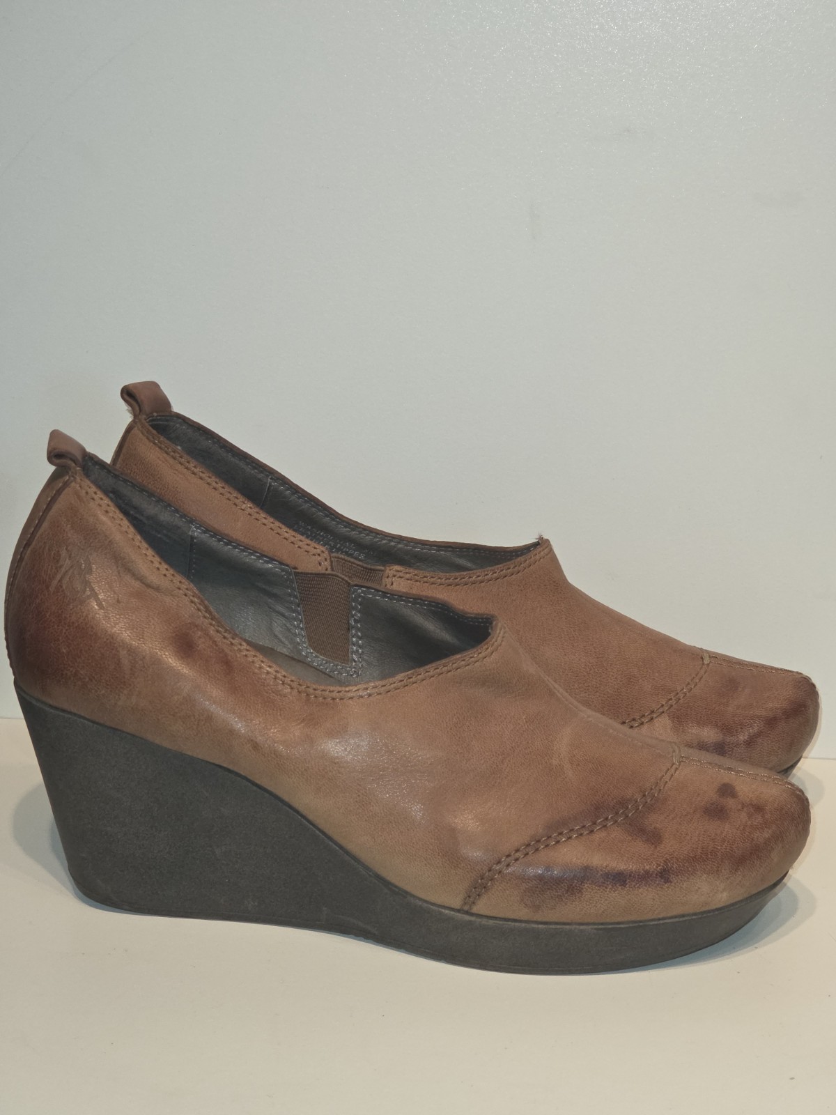 OTBT Washougal Wedge Clogs Womens Size 8M Brown Leather Slip On Comfort Shoes