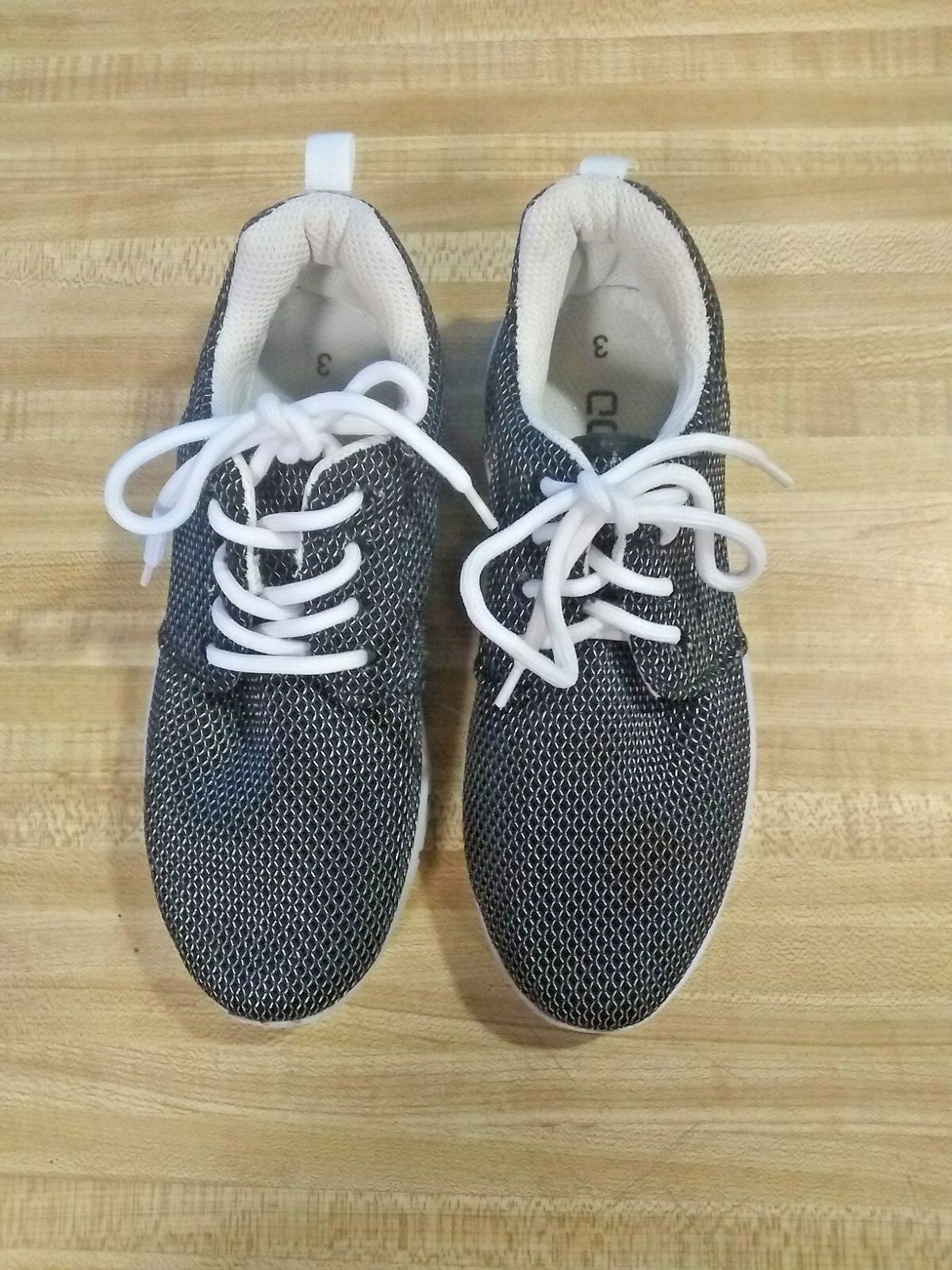 CoXist Girls Size 3 Man Made Material Black & White Mesh Rubber Soled Sneakers