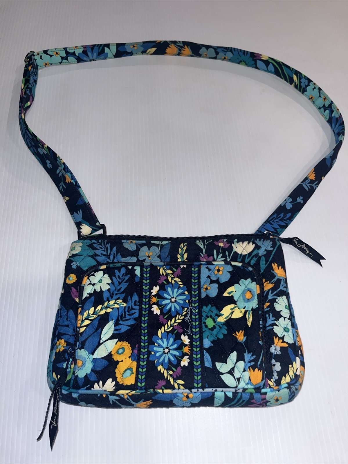 Vera Bradley Quilted Cross Bag 10in wide x 7in deep Zipped Little Hipster