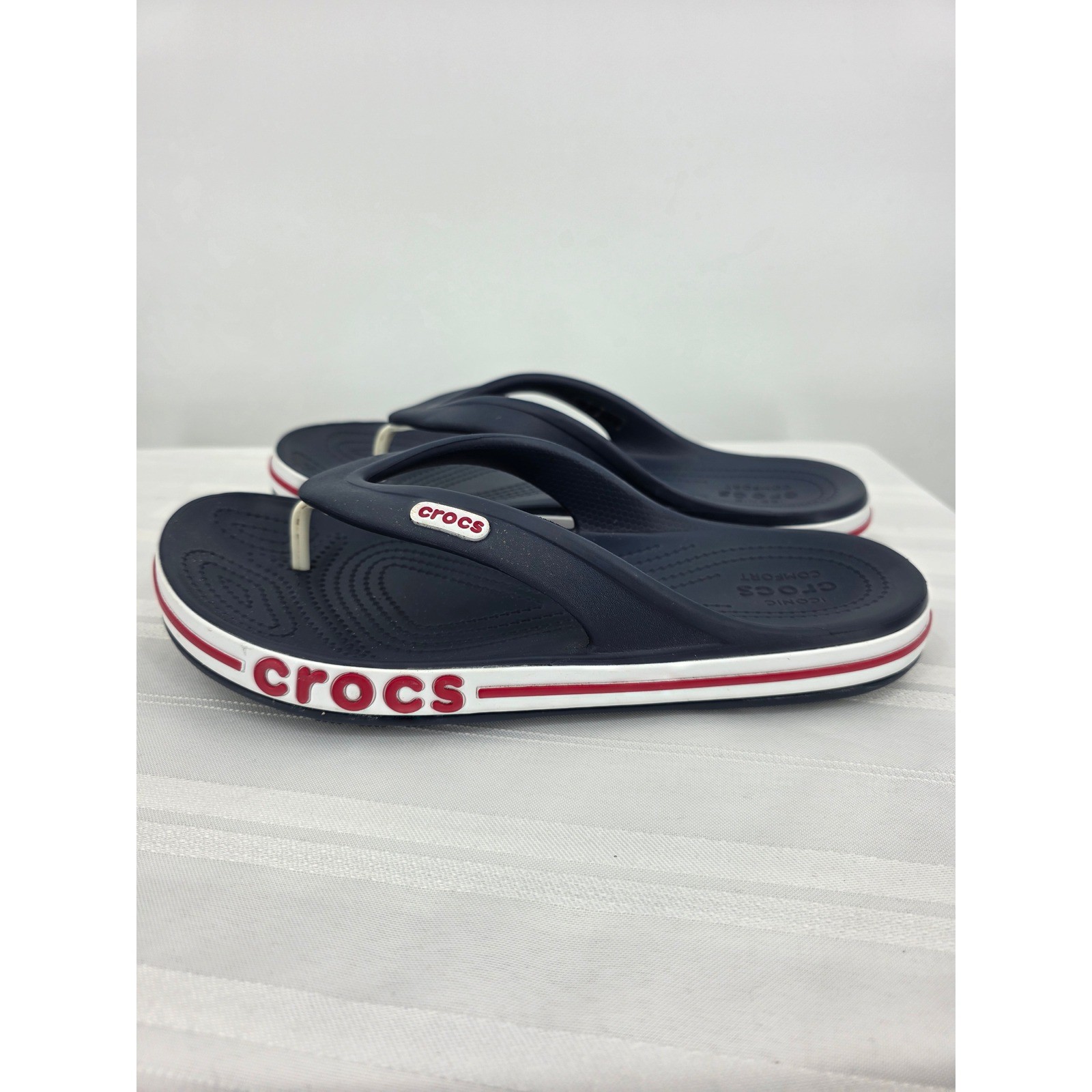 Crocs Bayaband Flip Flops Navy Blue White Red Thong Sandals Womens 9 Mens 7 NWOT