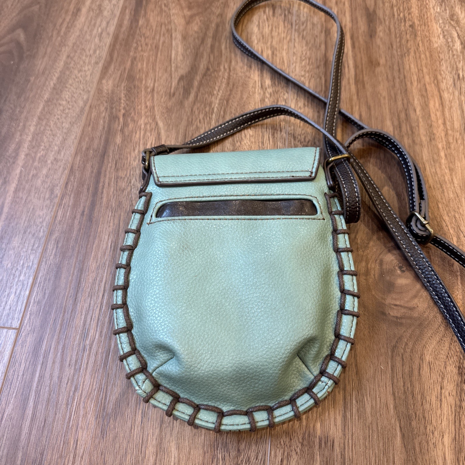 Chala Charming Leather Pouch Crossbody Flap w/metal Tassel, Brown Stitching EUC