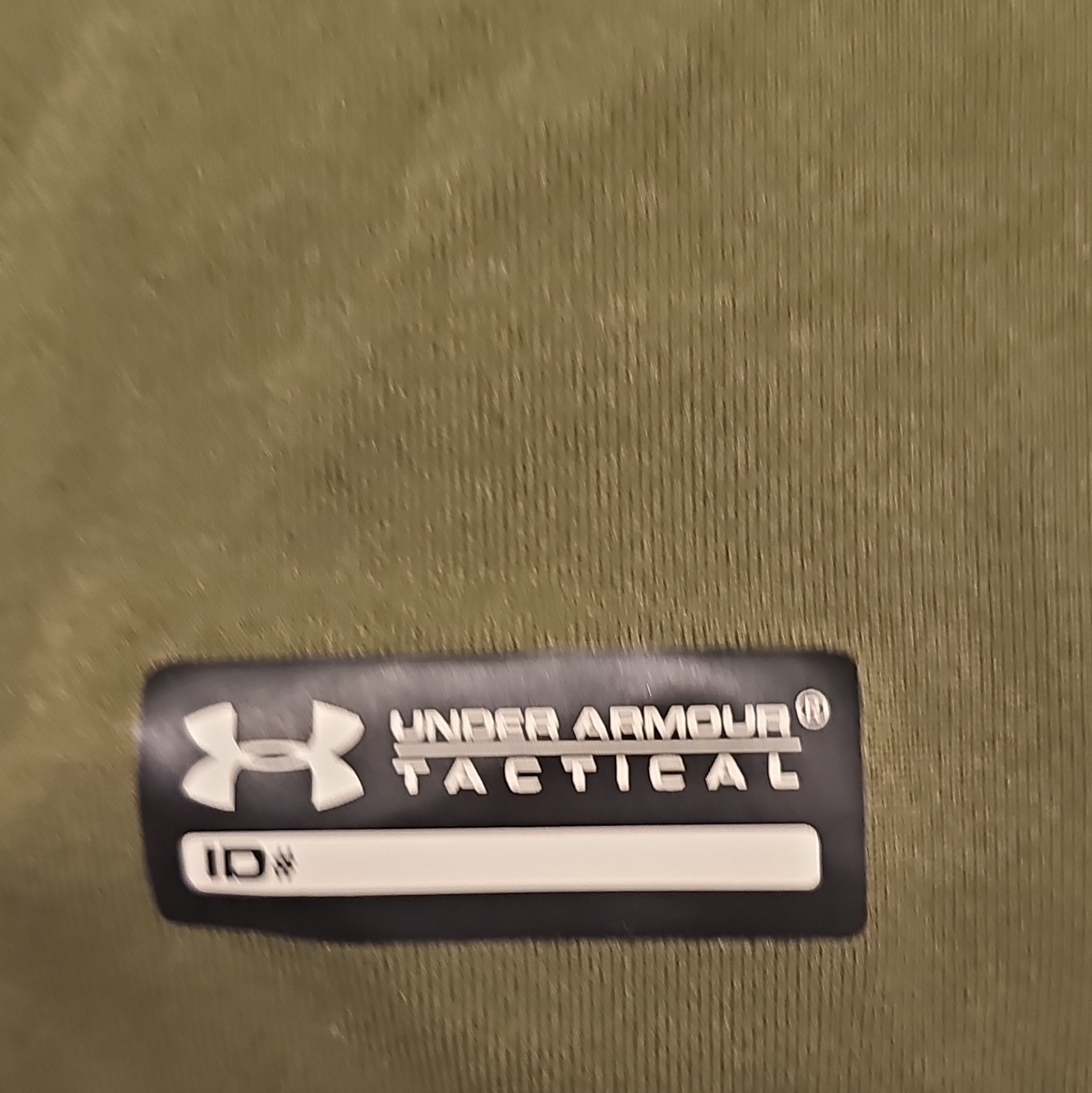 Under Armour HeatGear Men’s L Green Solid Loose Long Sleeve Crew Neck Logo Tee