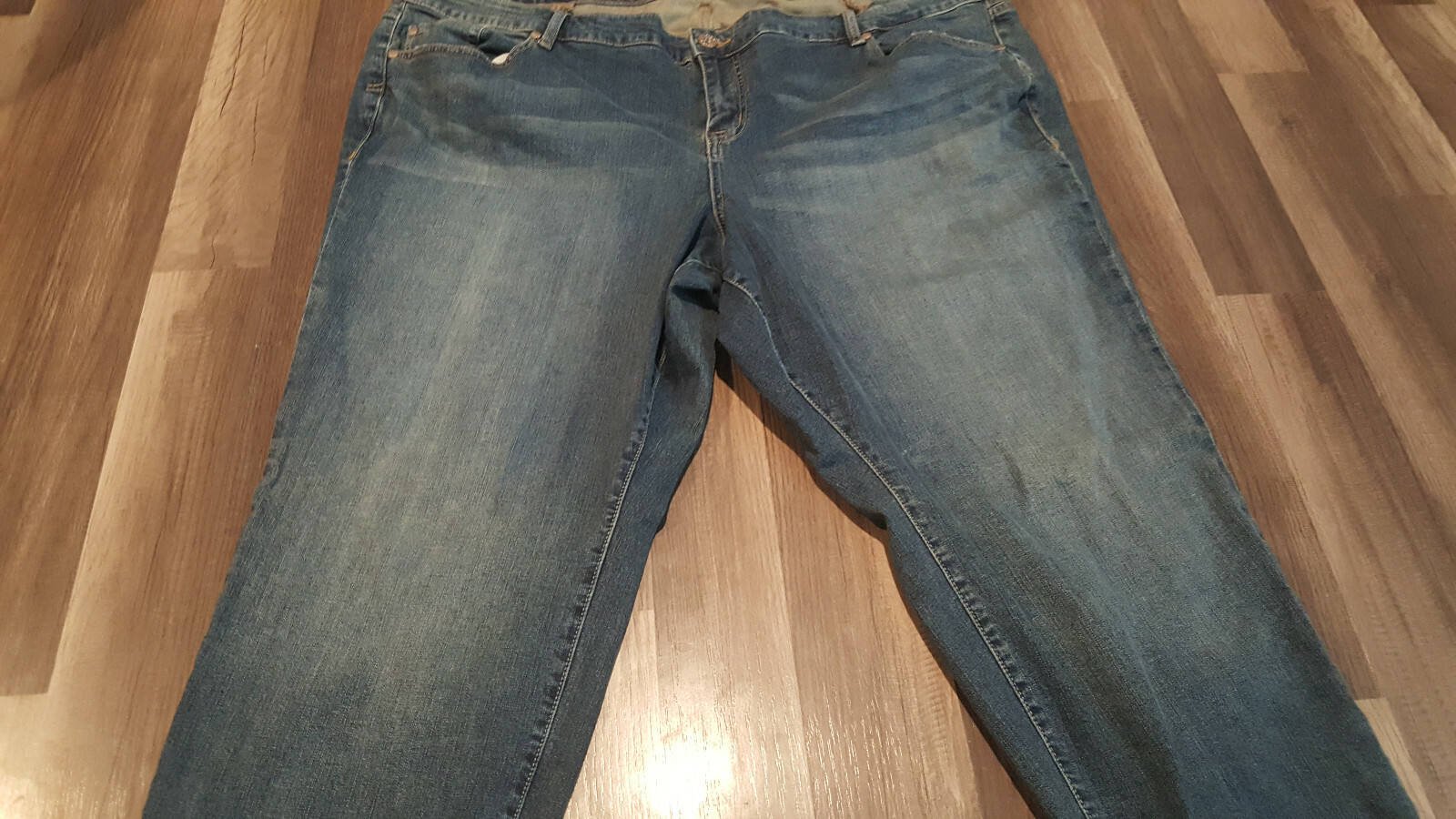 Torrid boyfriend women’s size 26 (48X30) blue color jeans.