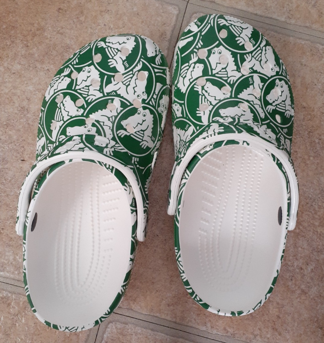 New Green Crocs with crocodiles size W7 M5