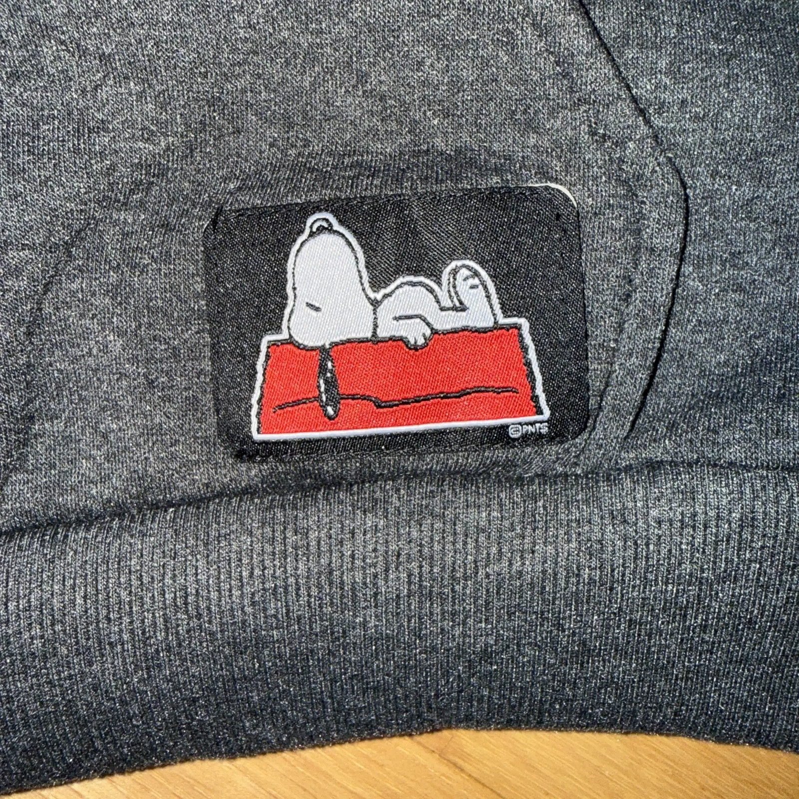 Peanuts Snoopy Applique Pullover Hoodie Dark Heather Gray Red Plaid Womens M NEW