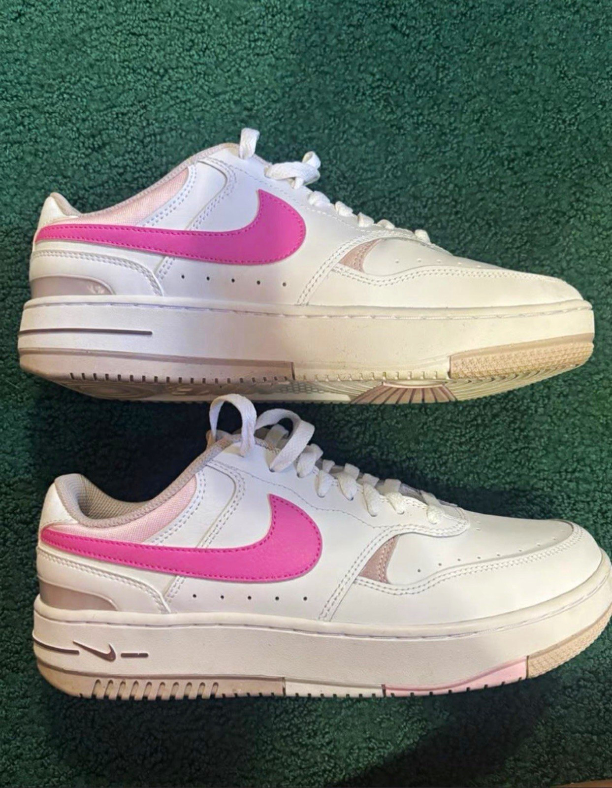 Nike Unisex Kids Low Top Leather Sneakers White/Pink Size 8 Lace Up Rubber Sole