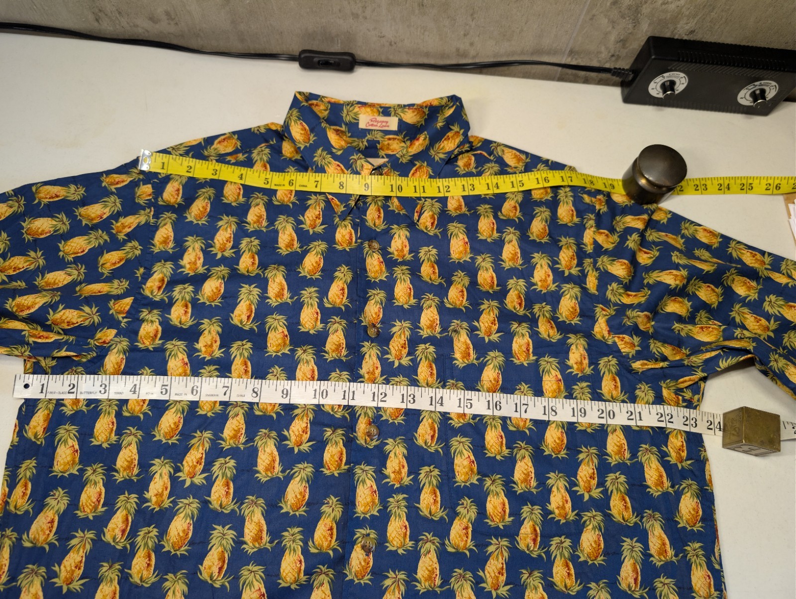 Men’s M Aloha Shirt Reyn Spooner Hawaiian Cotton Lawn 1.5″ Pineapples Oblique