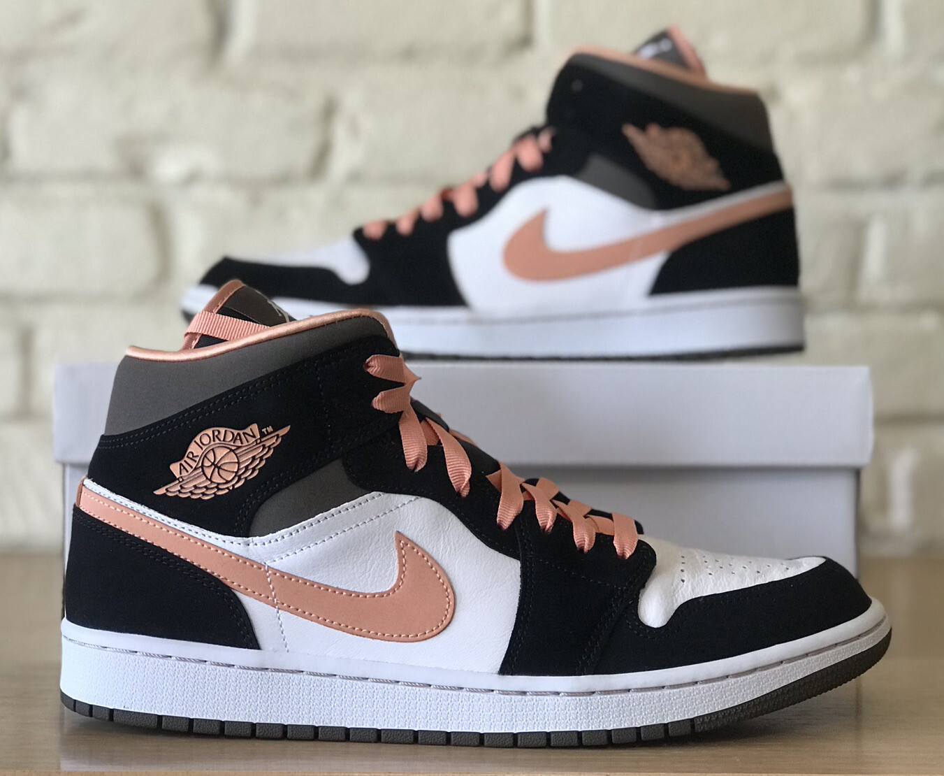 Nike Air Jordan 1 Mid SE Peach Mocha Women Size 12 / Men’s Size 10.5 DH0210-100
