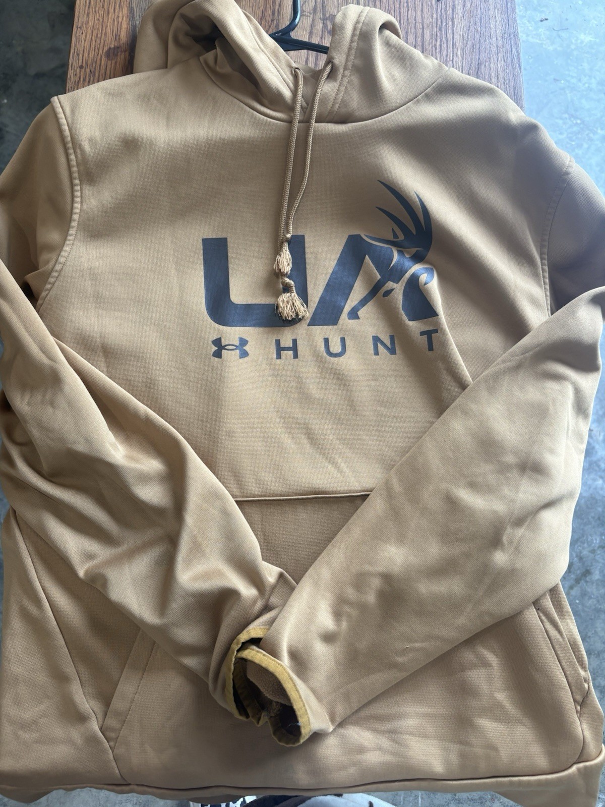 Under Armour UA Hunt Men’s LG Tan Pullover Fleece Hoodie Pockets Logo Hunting