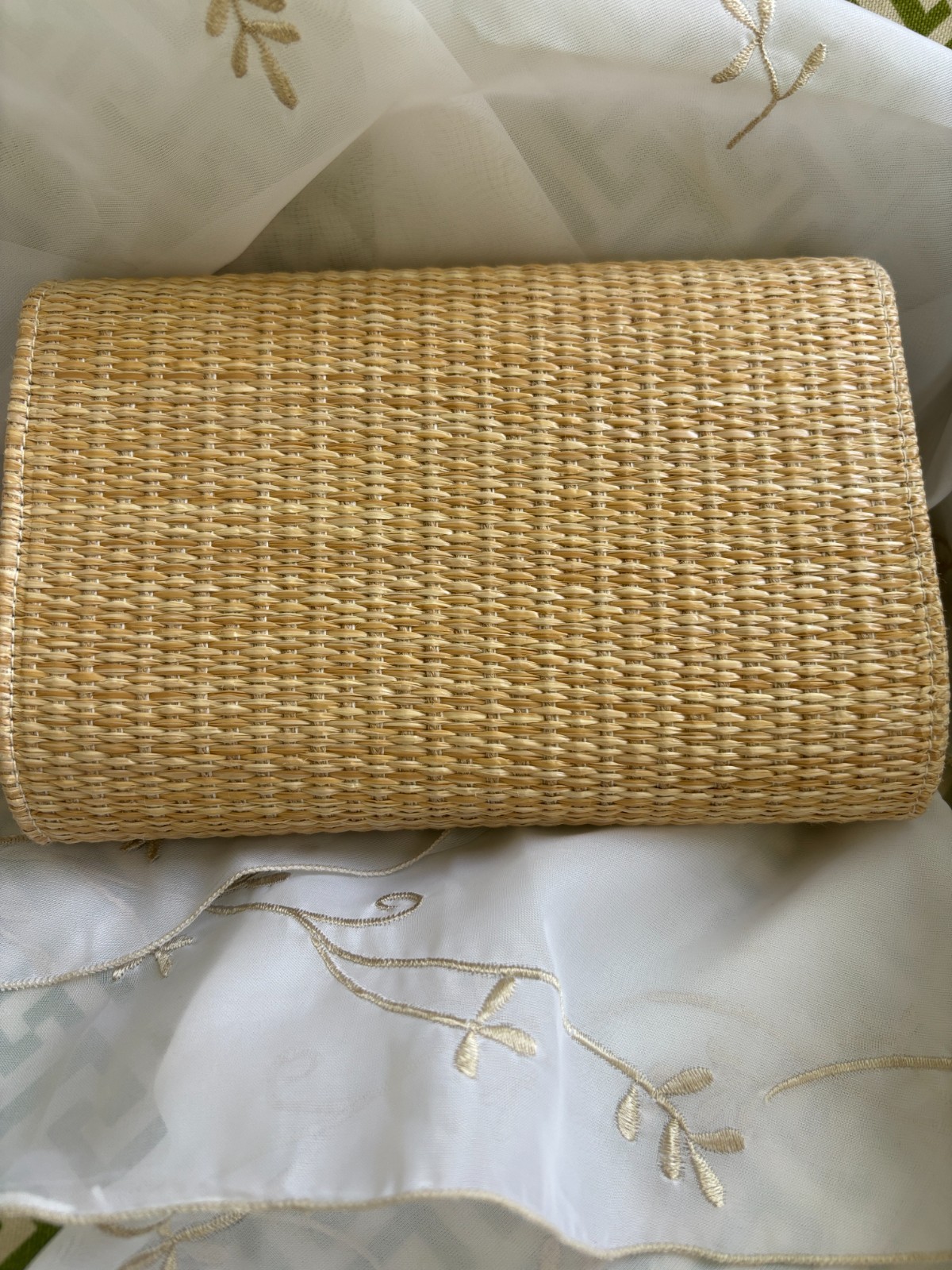 LISI LERCH Nautical Scalloped Straw CLUTCH Or Crossbody Seashell Emblem