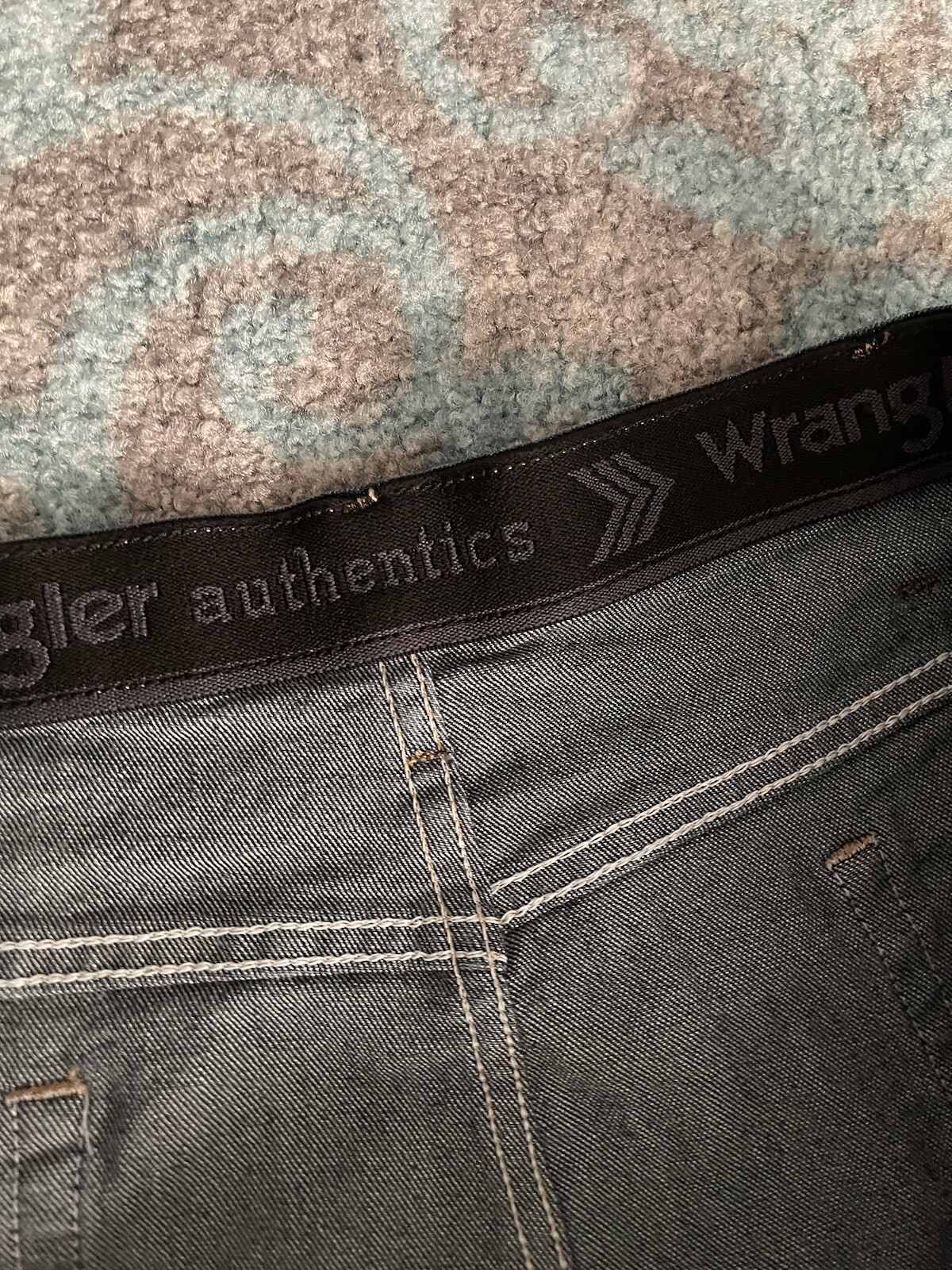 Wrangler Authentic Jeans Mens Size 48×32 Regular Fit 100% Cotton Blue