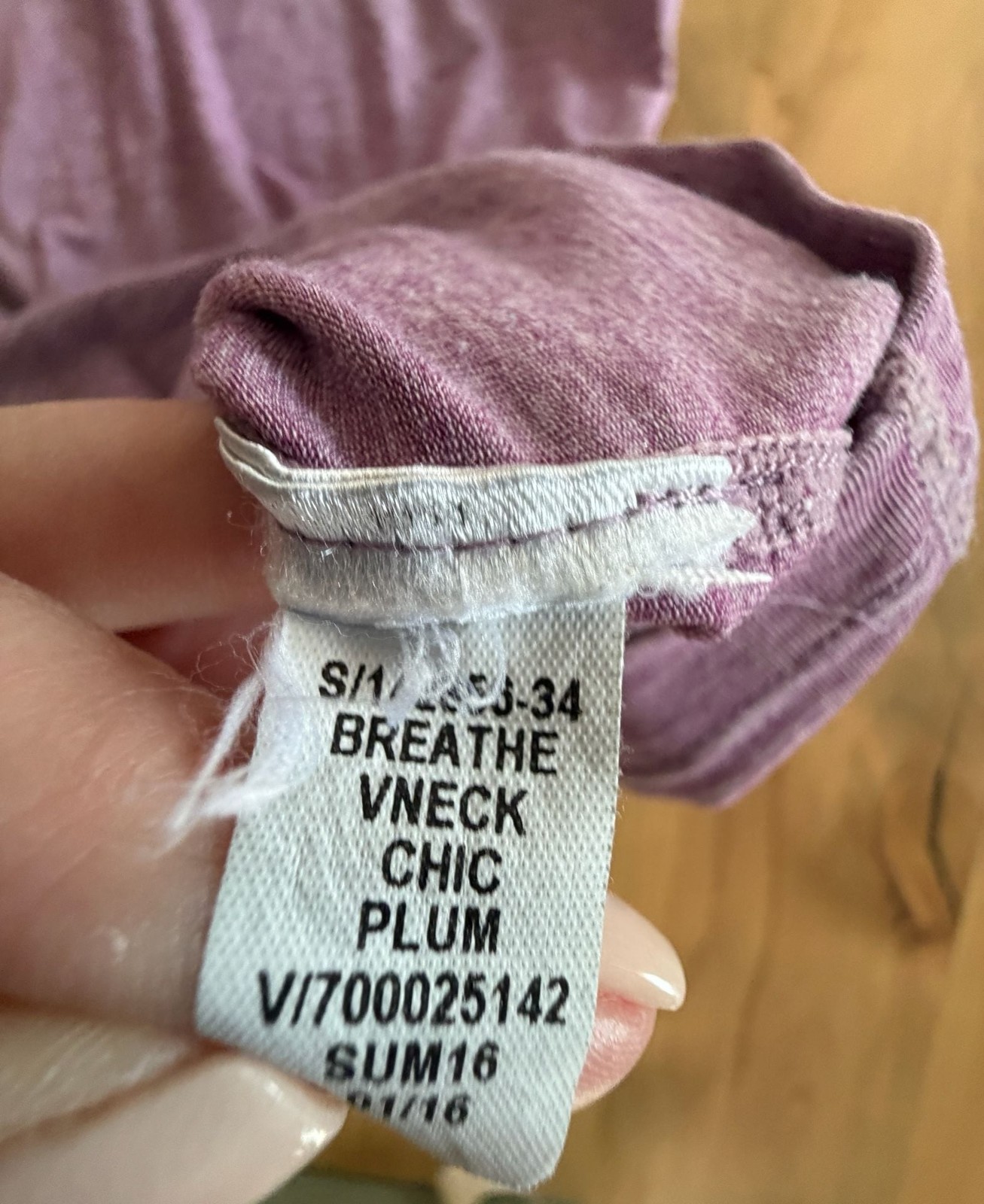 GapFit Breathe V-Neck Short Sleeve Tee in Chic Plum Med