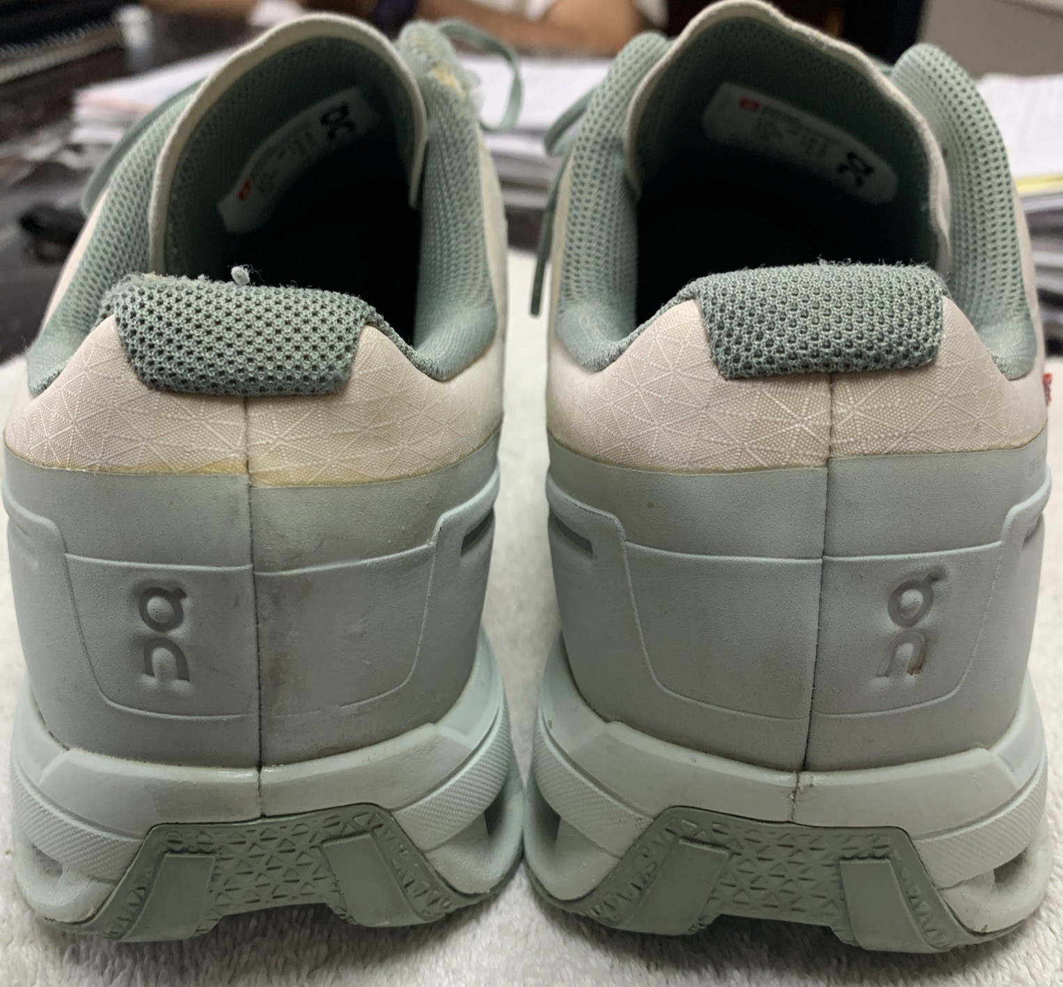 ON Running Women’s US 10.5 Cloudventure White/Moss