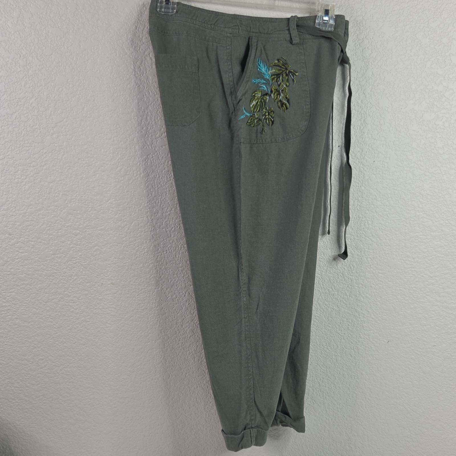 Women’s Green Linen Floral Embroidered Ankle Pants