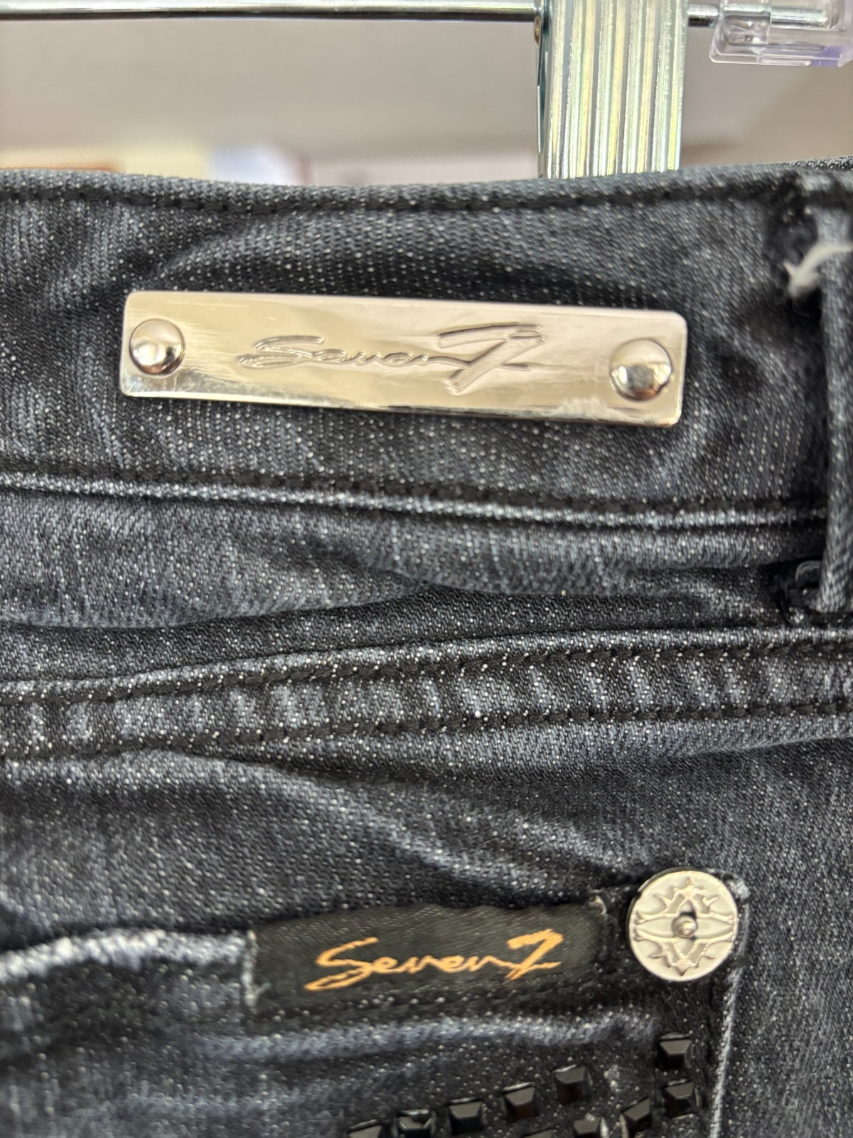 Seven7 Premium Denim Dark Wash Rhinestone Stud Straight Leg Jeans Women’s Size 2