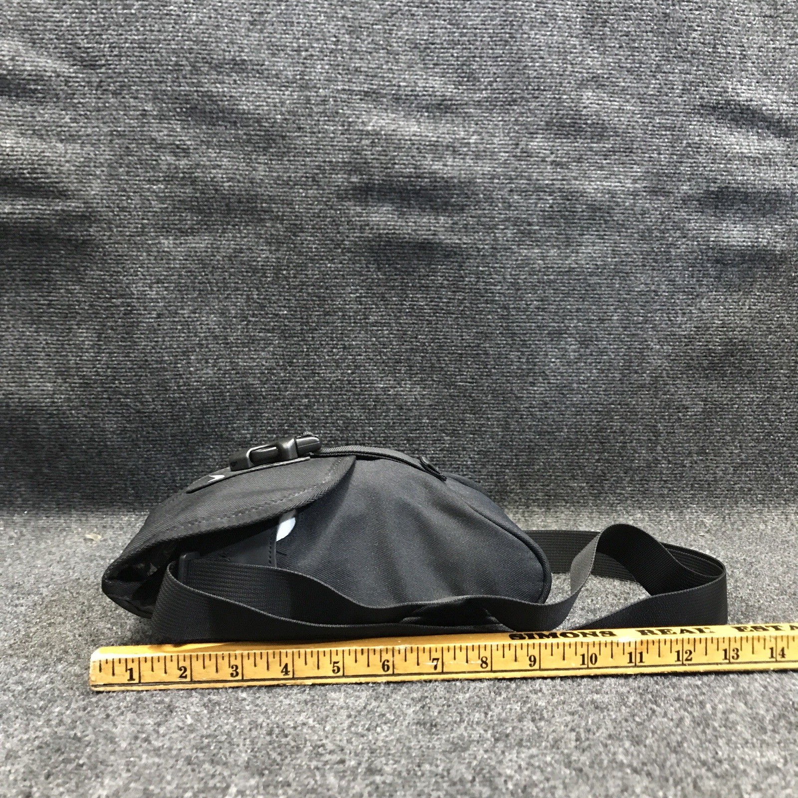 Nike BA1797-054 Black Adjustable Crossbody Shoulder Strap Bag w/ Clip Close Top